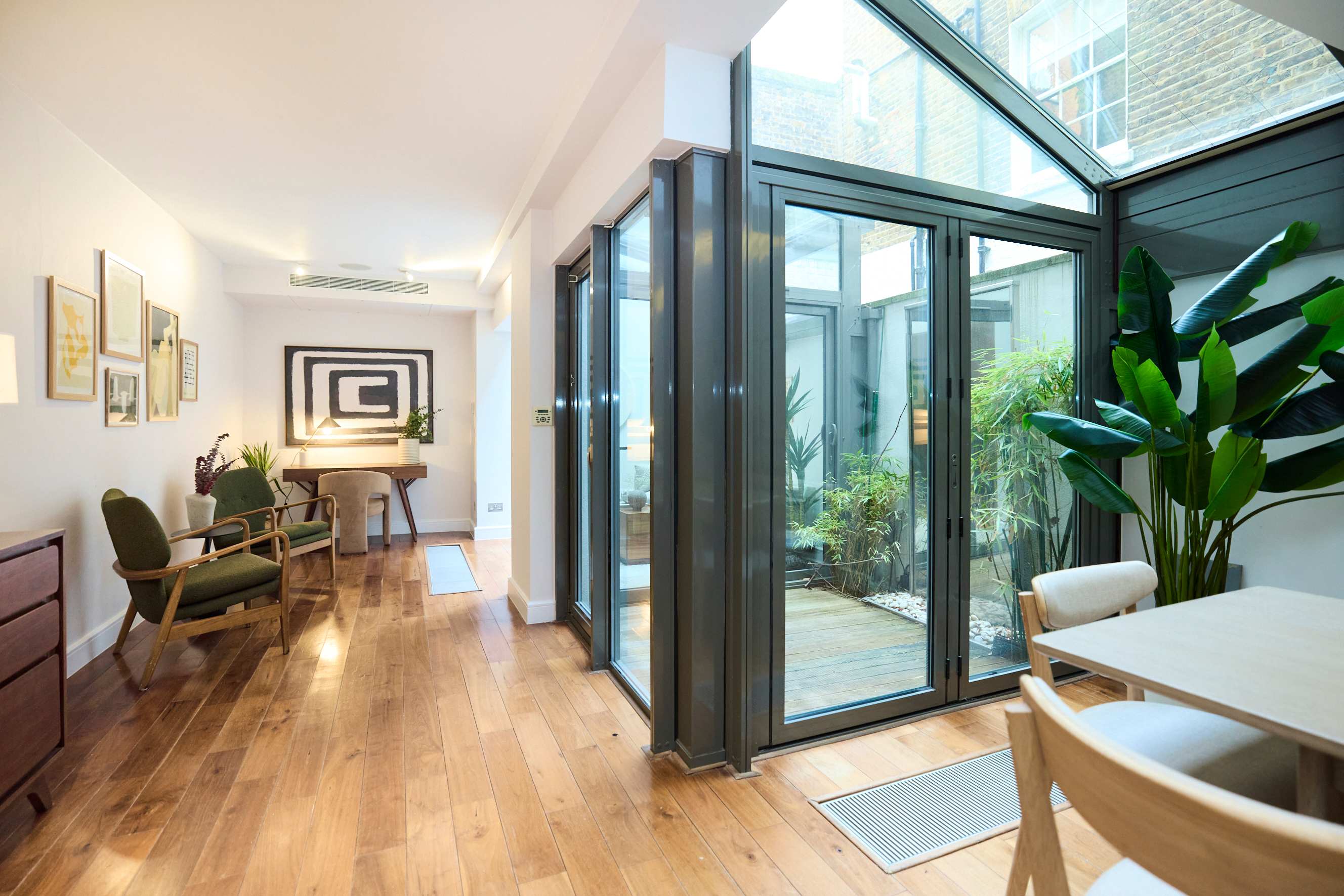 View The Kensington End House in Ansdell Terrace 27 W8 5BY The Kensington End House in Ansdell Terrace 27 W8 5BY - Property image 5 - VivreStays
