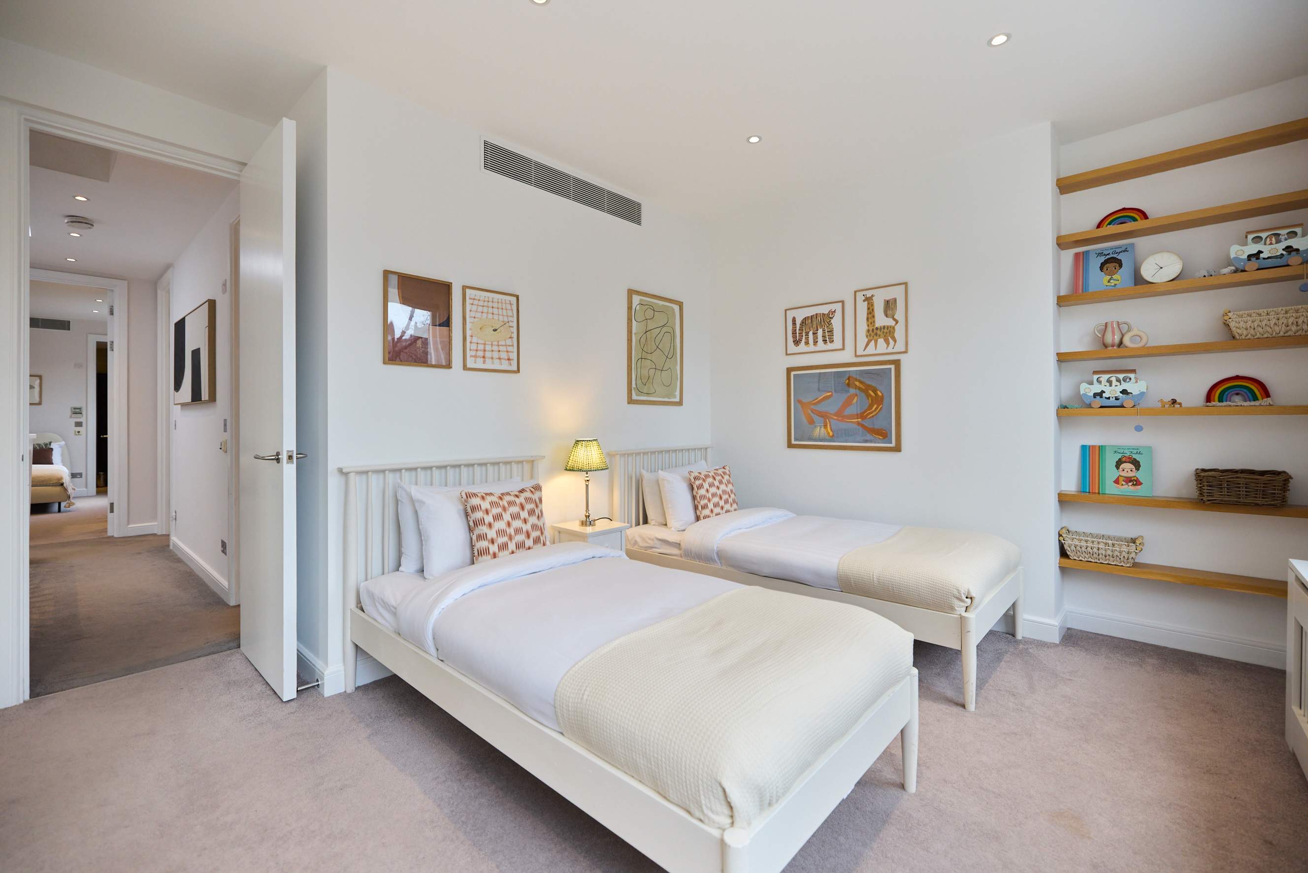 View The Kensington End House in Ansdell Terrace 27 W8 5BY The Kensington End House in Ansdell Terrace 27 W8 5BY - Property image 36 - VivreStays