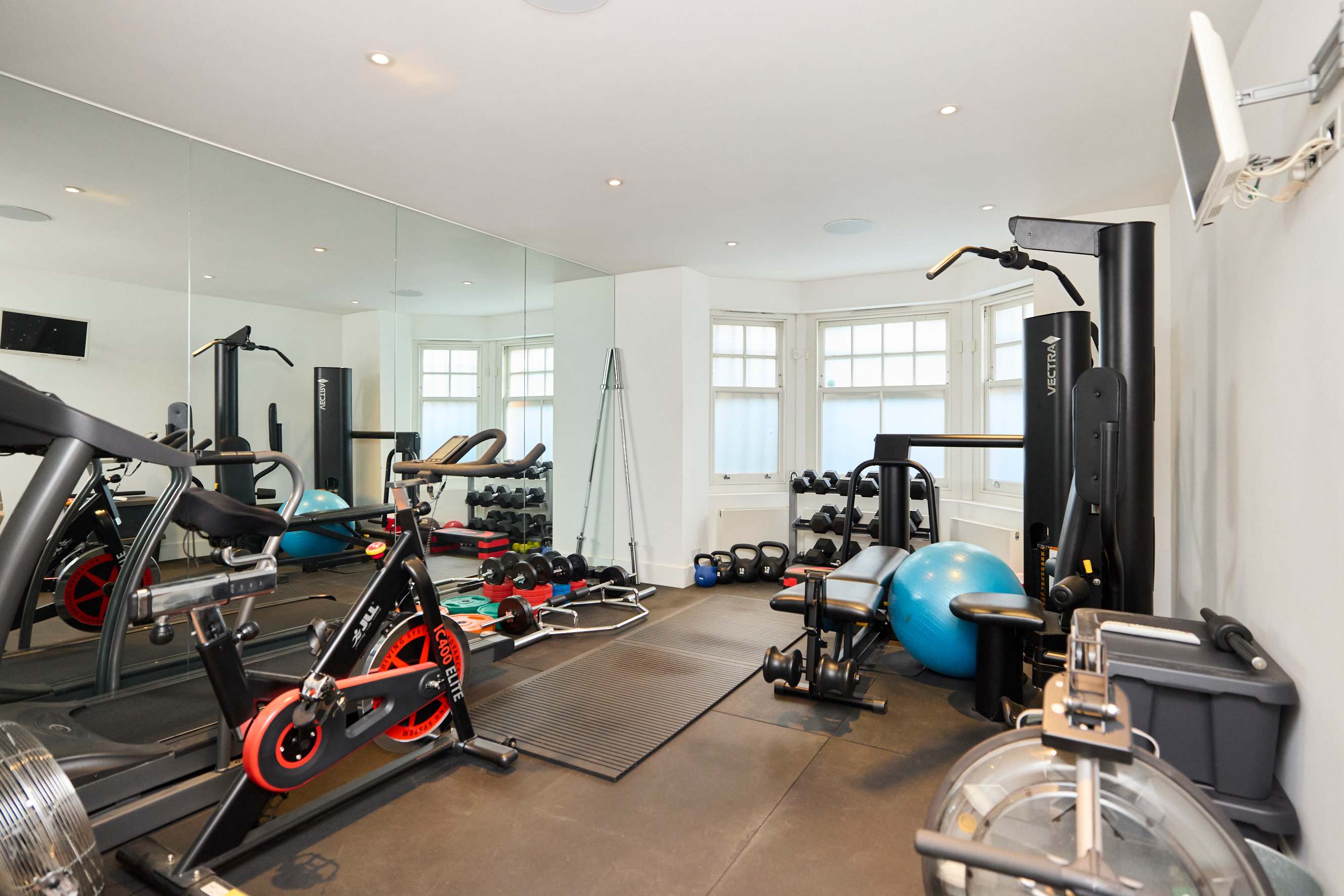 The Clapham Crib in Leathwaite Road 7 SW11 1XG - Property image 43 - VivreStays