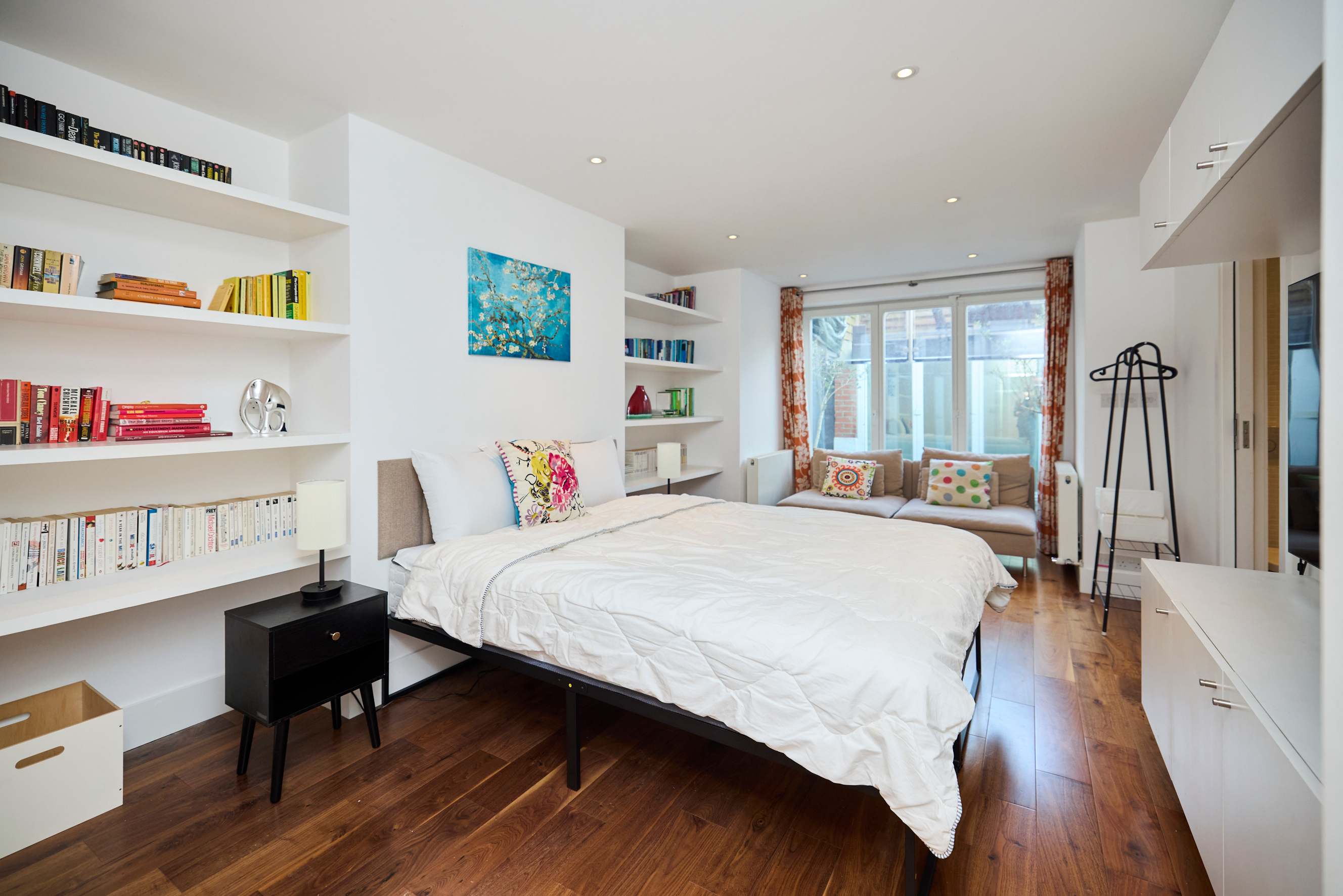 The Clapham Crib in Leathwaite Road 7 SW11 1XG - Property image 47 - VivreStays