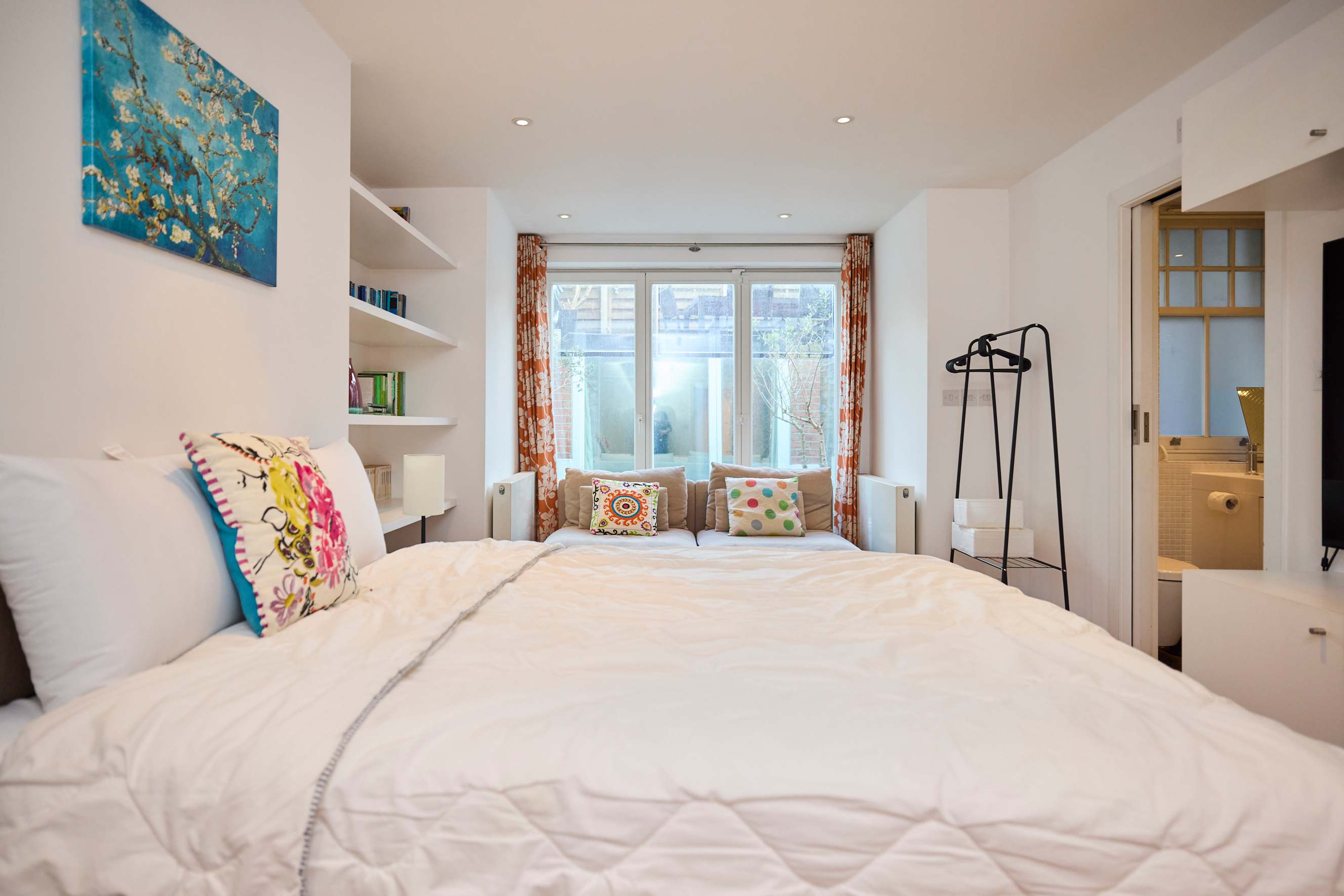 The Clapham Crib in Leathwaite Road 7 SW11 1XG - Property image 48 - VivreStays