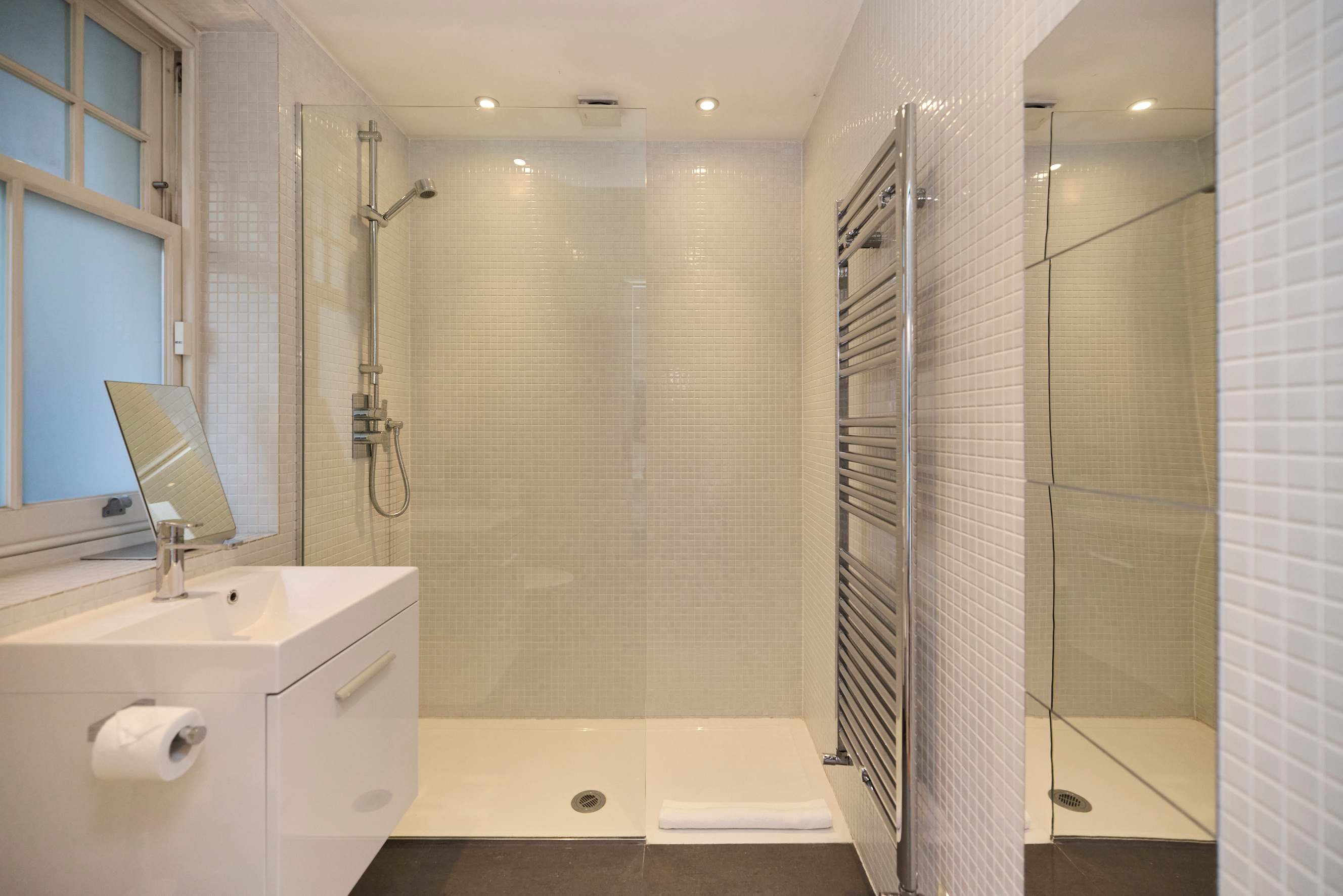 The Clapham Crib in Leathwaite Road 7 SW11 1XG - Property image 50 - VivreStays