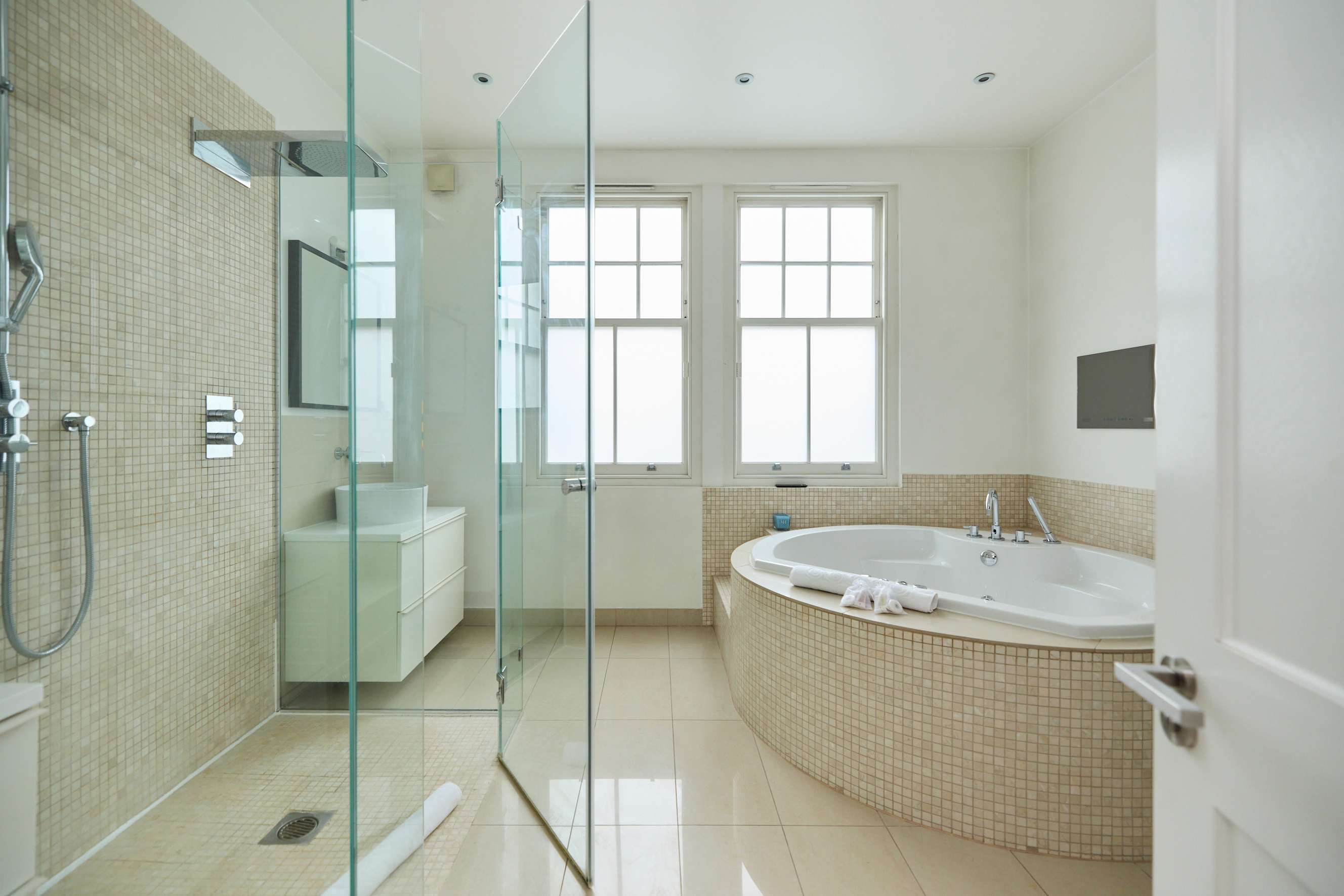 The Clapham Crib in Leathwaite Road 7 SW11 1XG - Property image 58 - VivreStays
