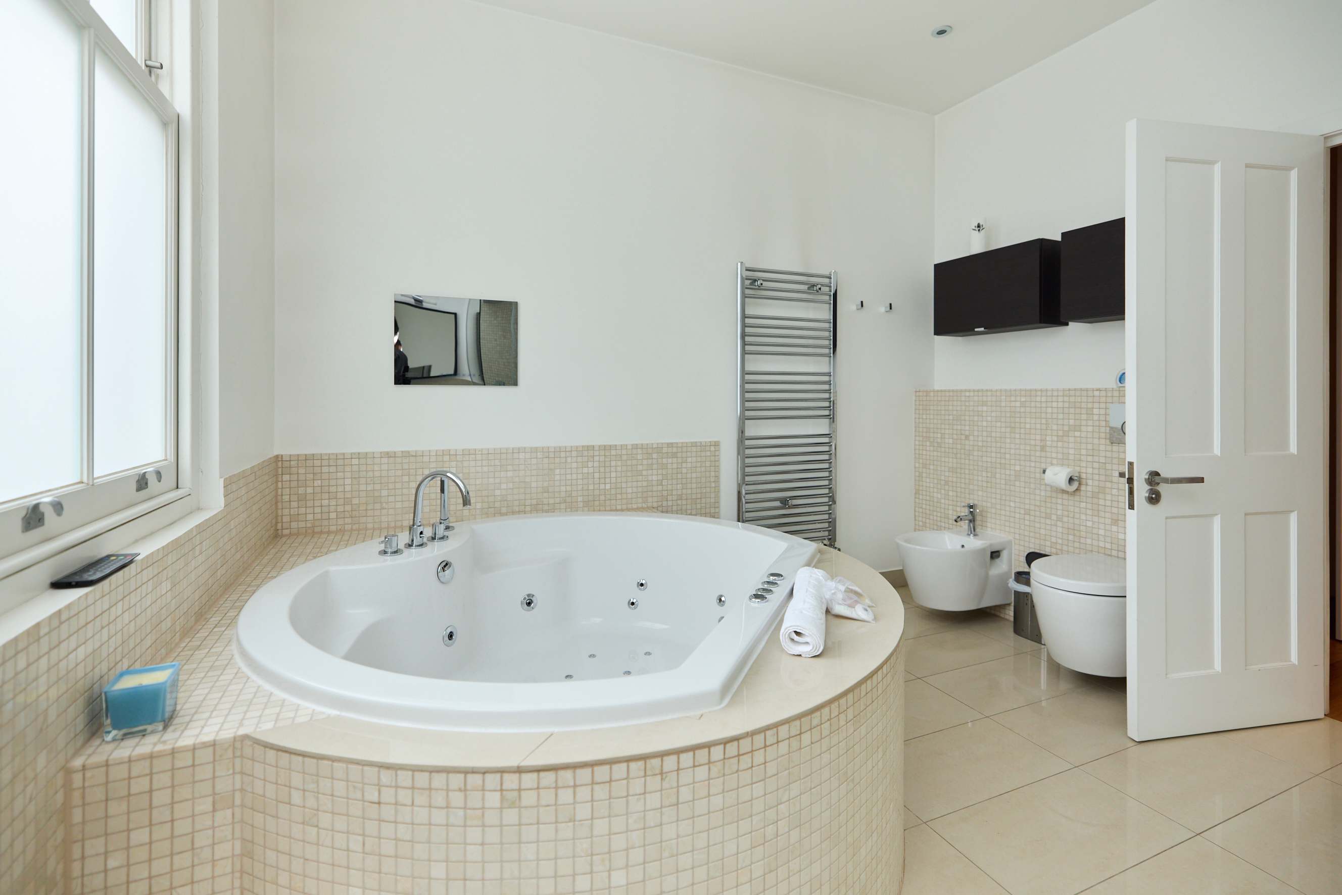 The Clapham Crib in Leathwaite Road 7 SW11 1XG - Property image 60 - VivreStays