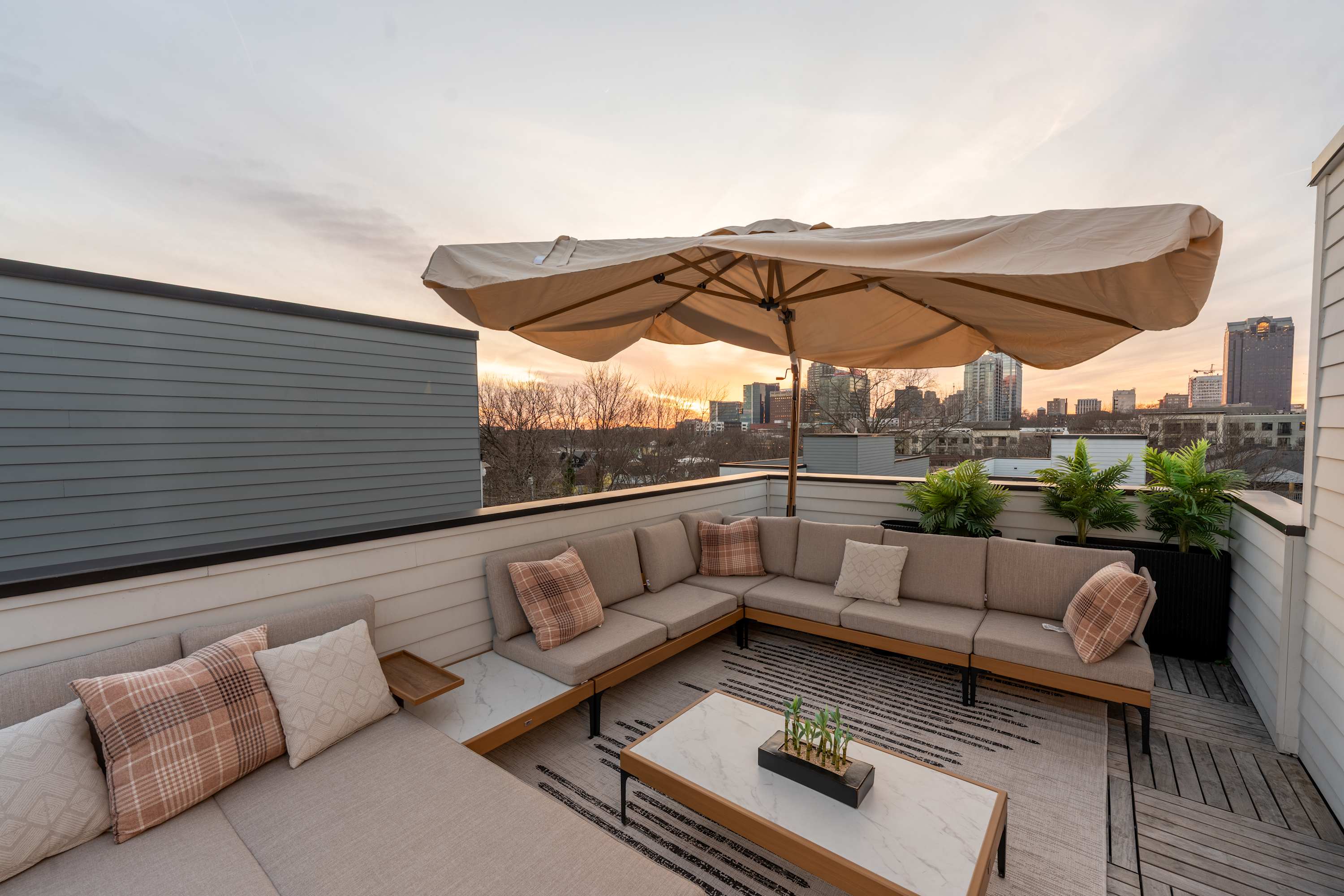 Downtown Raleigh Rooftop Retreat - Skyline Views — Raleigh, NC — vacation rental