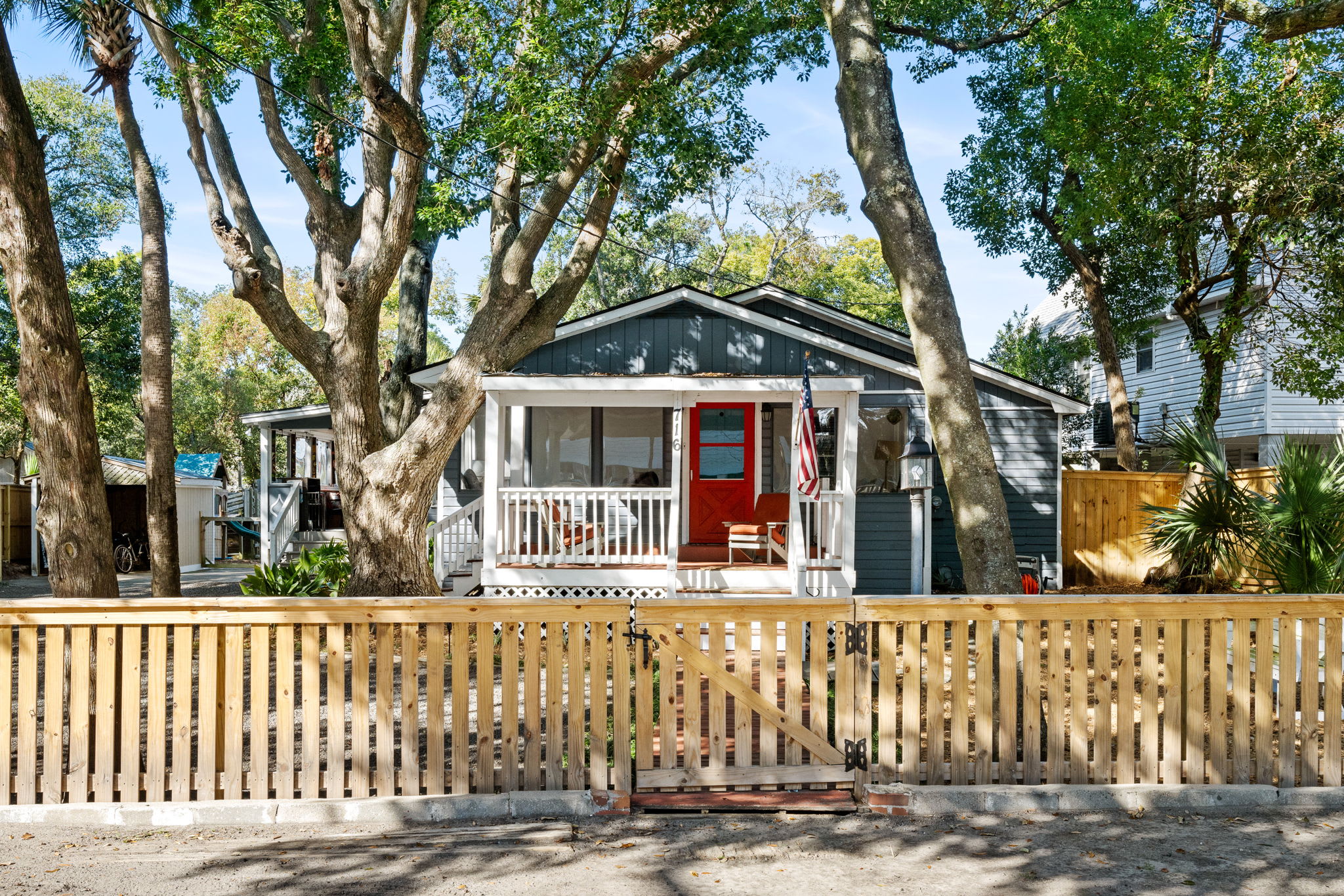 Charming Beach Bungalow - Minutes to the Beach — Folly Beach, SC — vacation rental