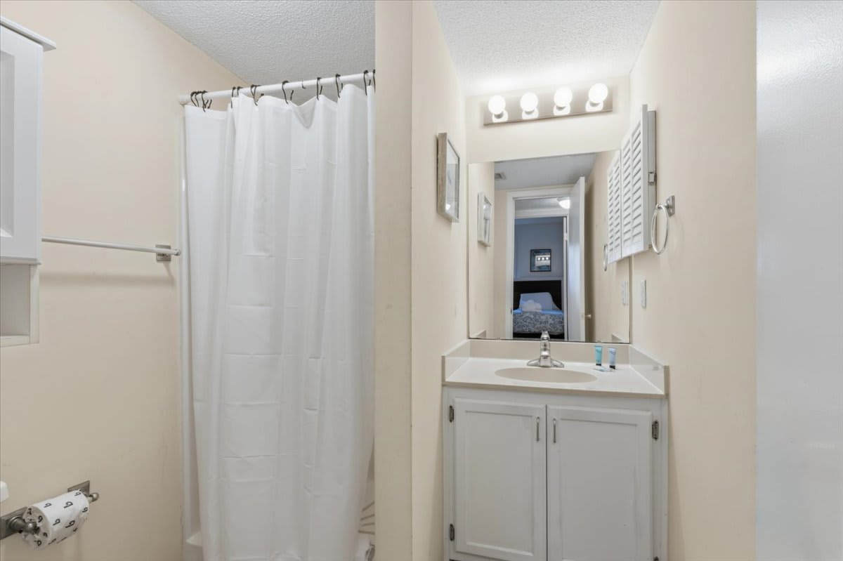 Coastal 2BR Condo w Ocean Views & Pool 7