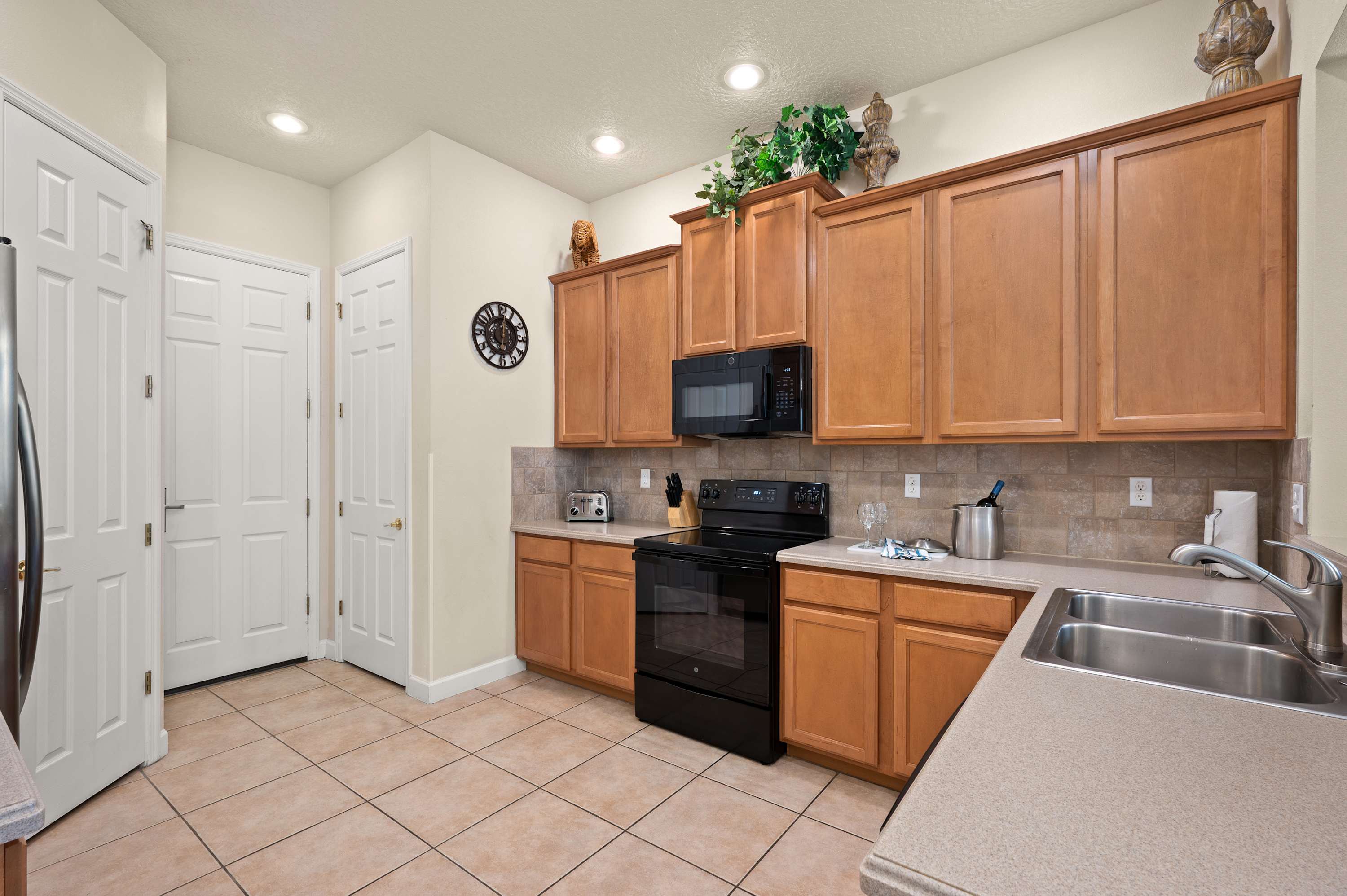 5BR home w private heated pool