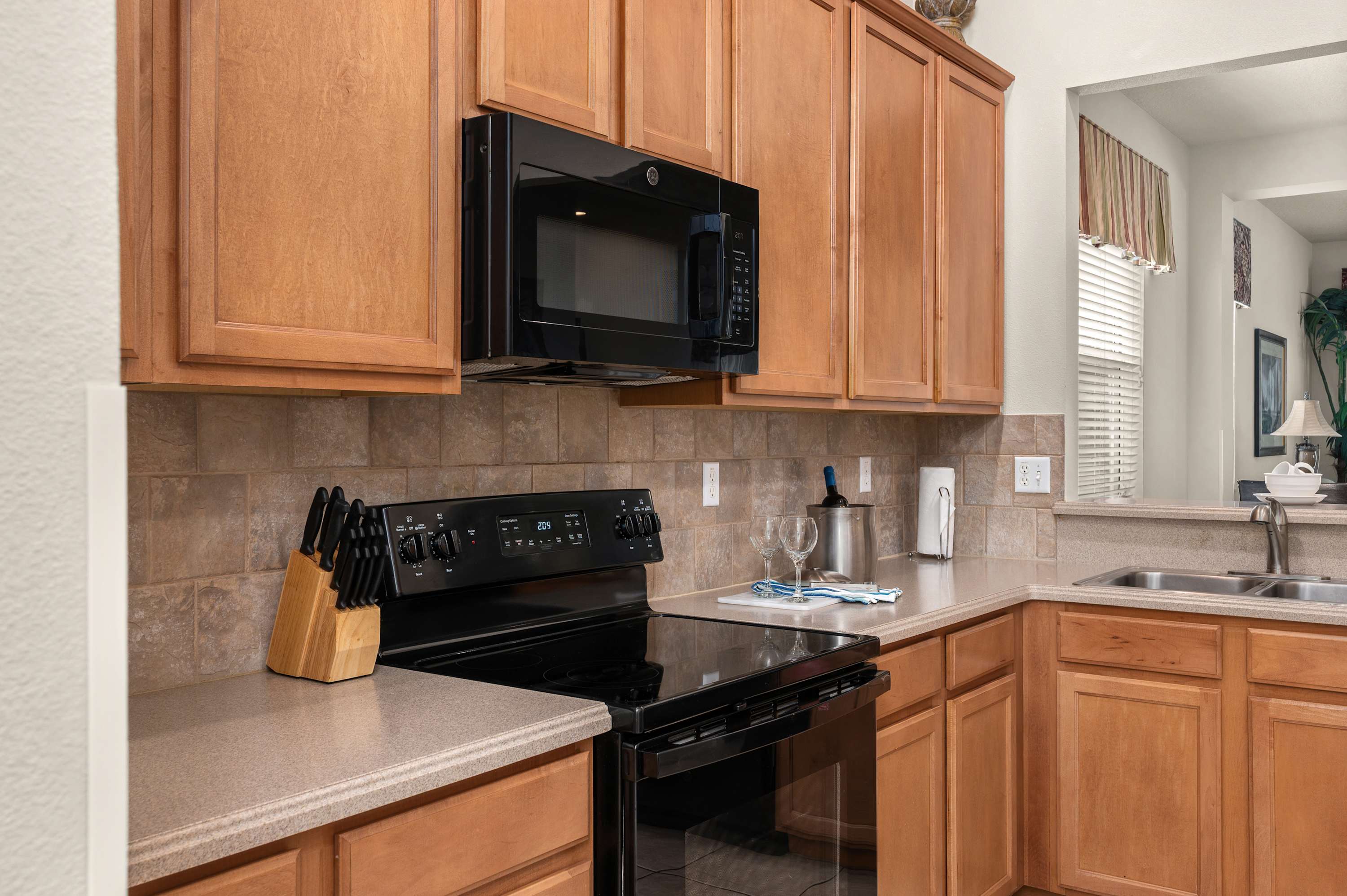 5BR home w private heated pool