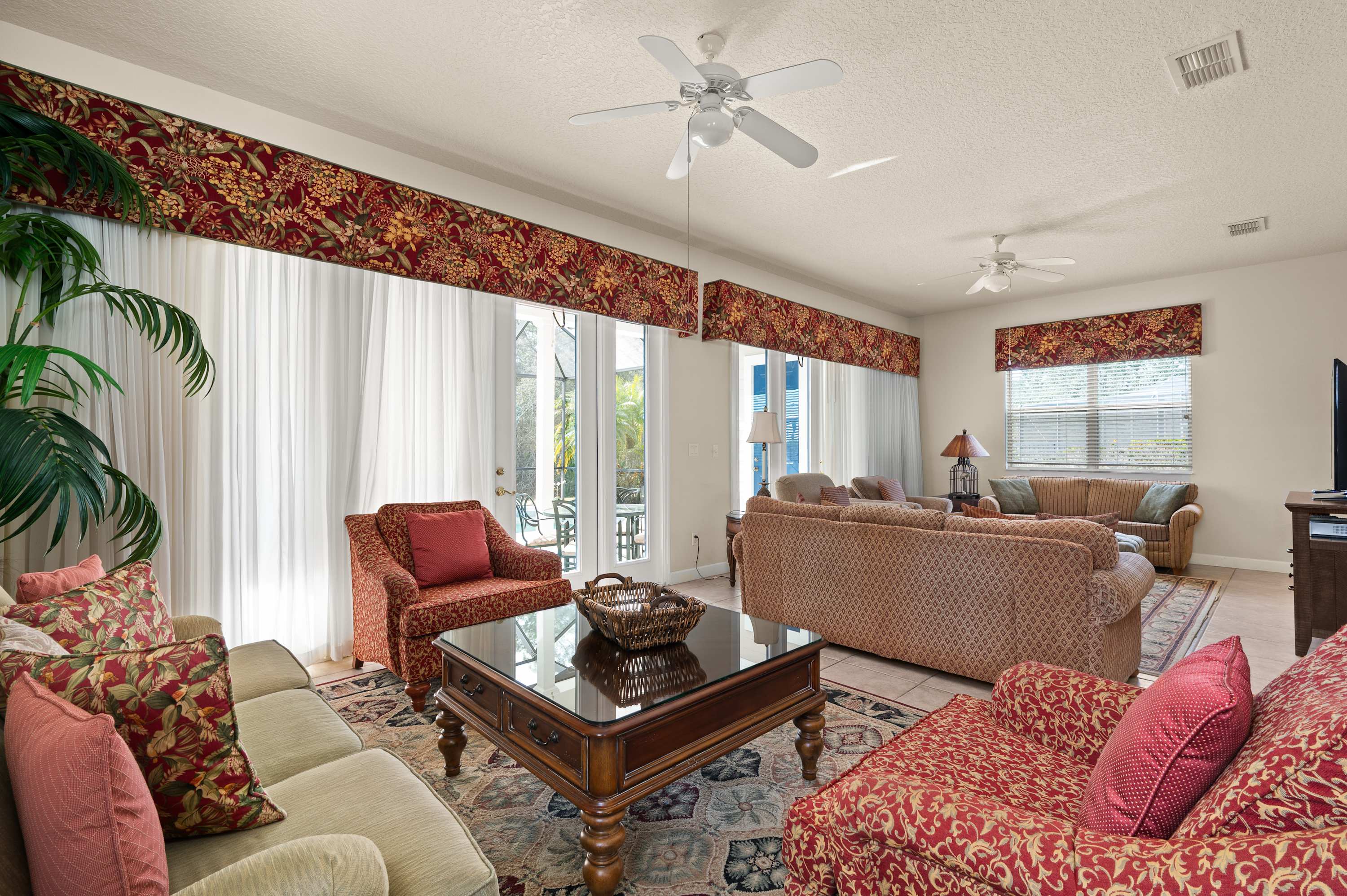 5BR home w private heated pool