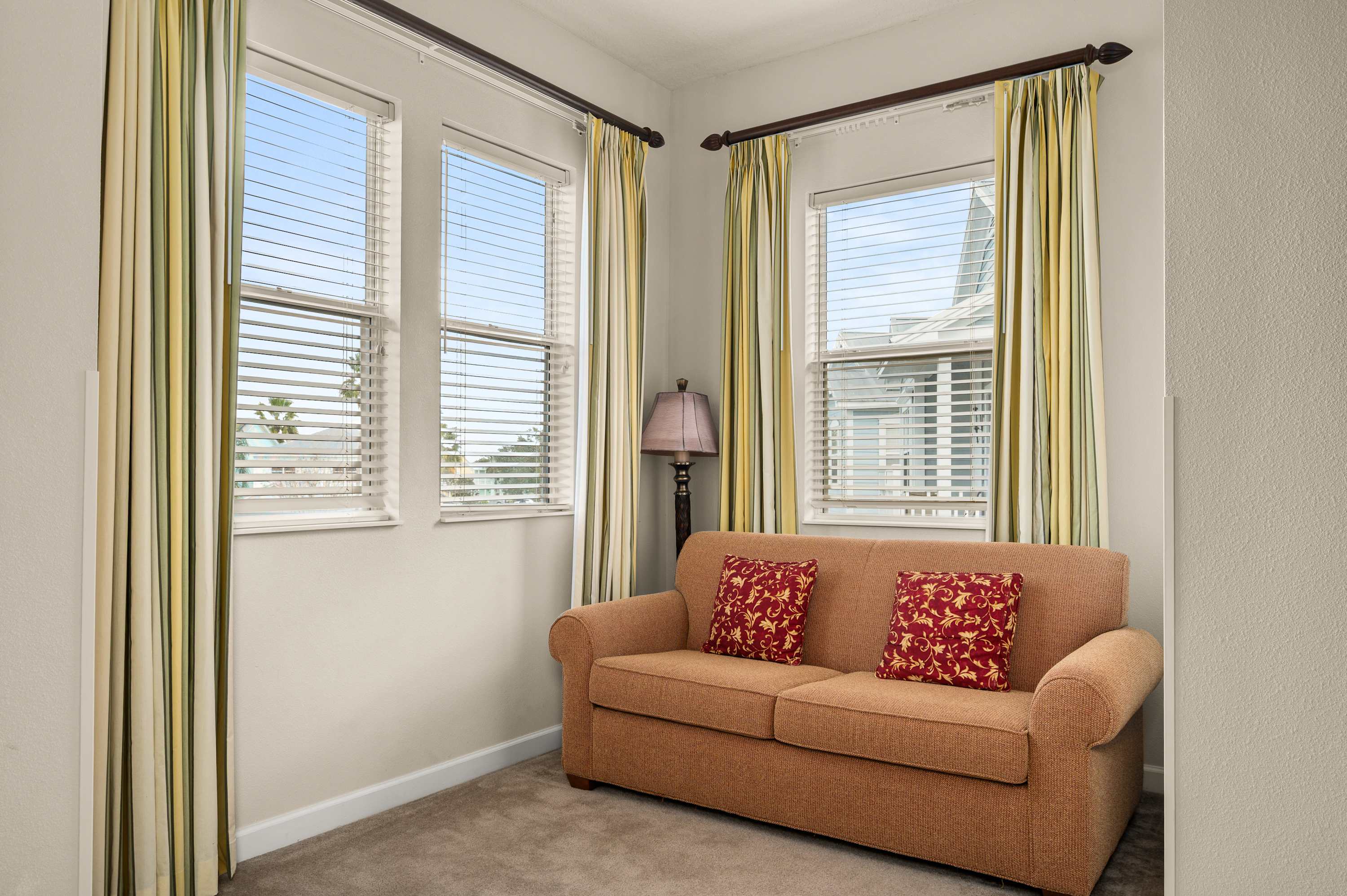 5BR home w private heated pool