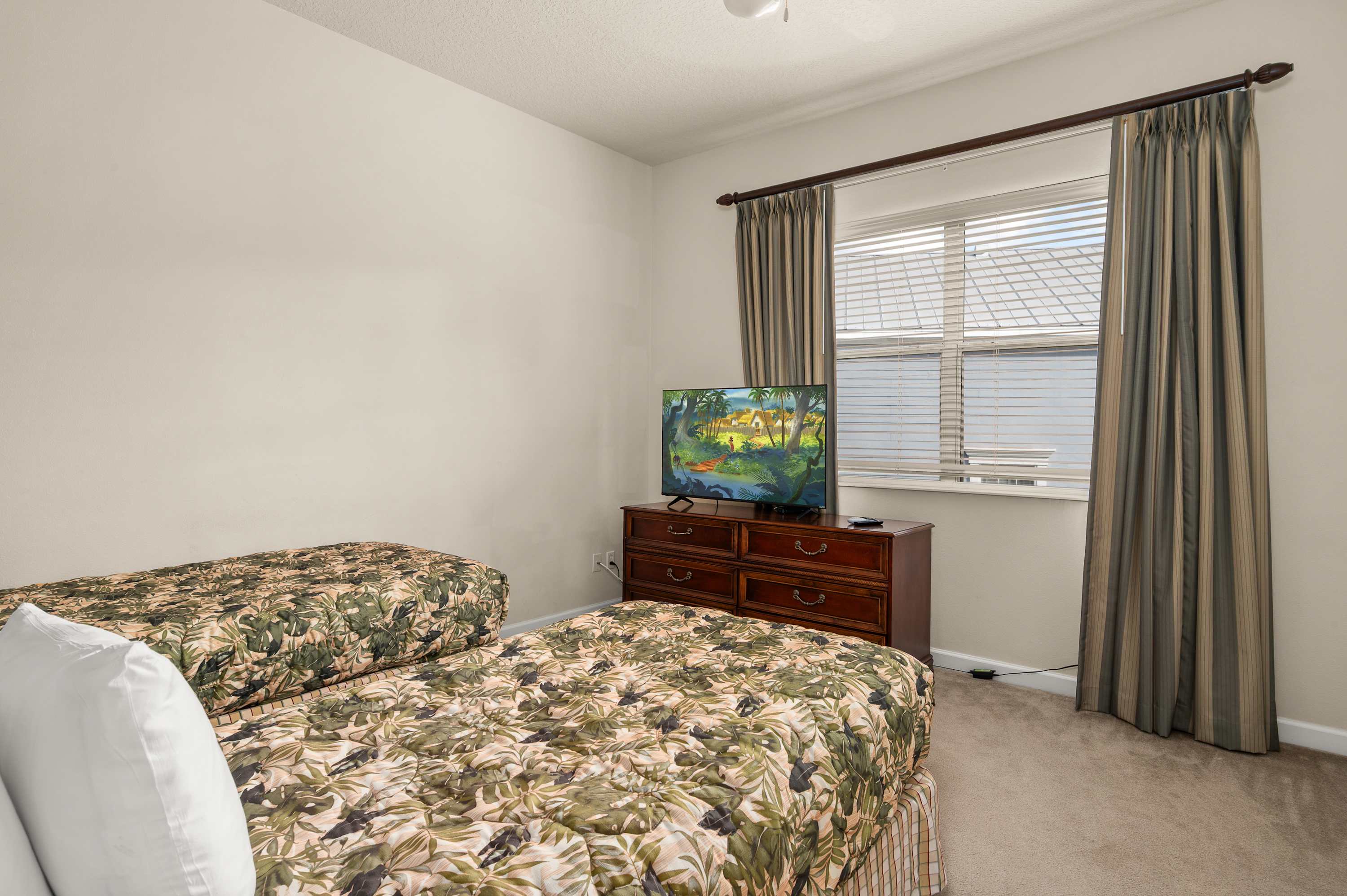 5BR home w private heated pool