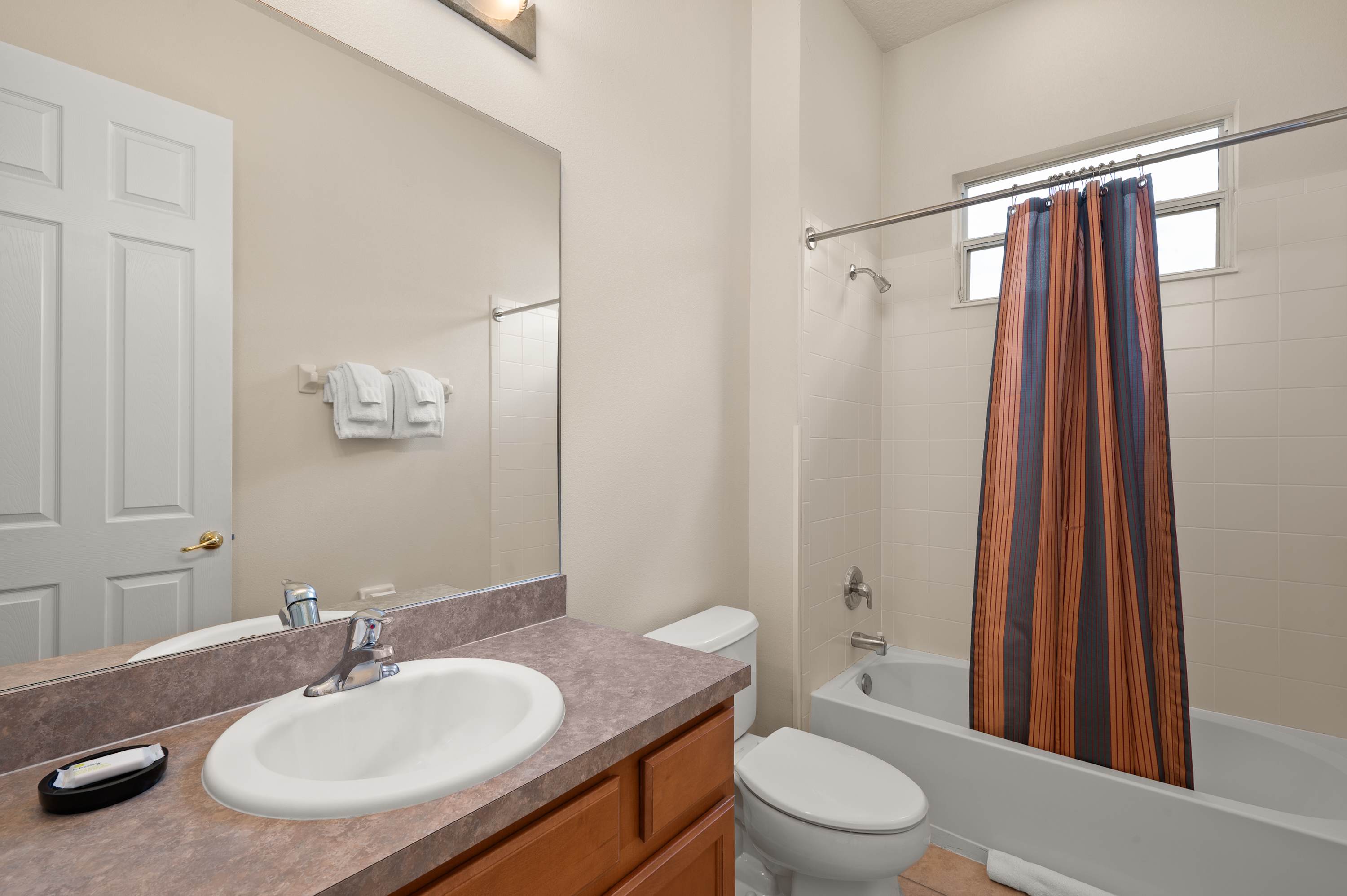 5BR home w private heated pool