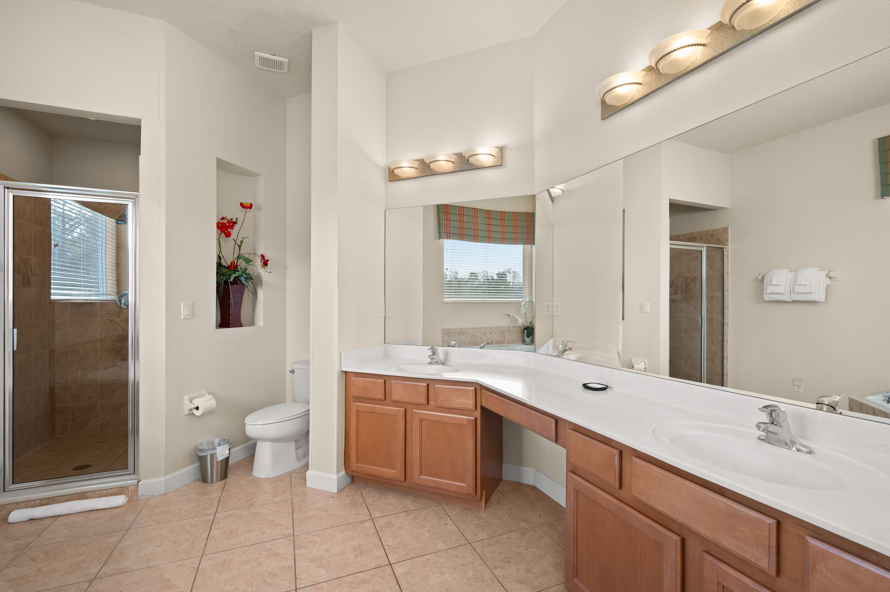 5BR home w private heated pool