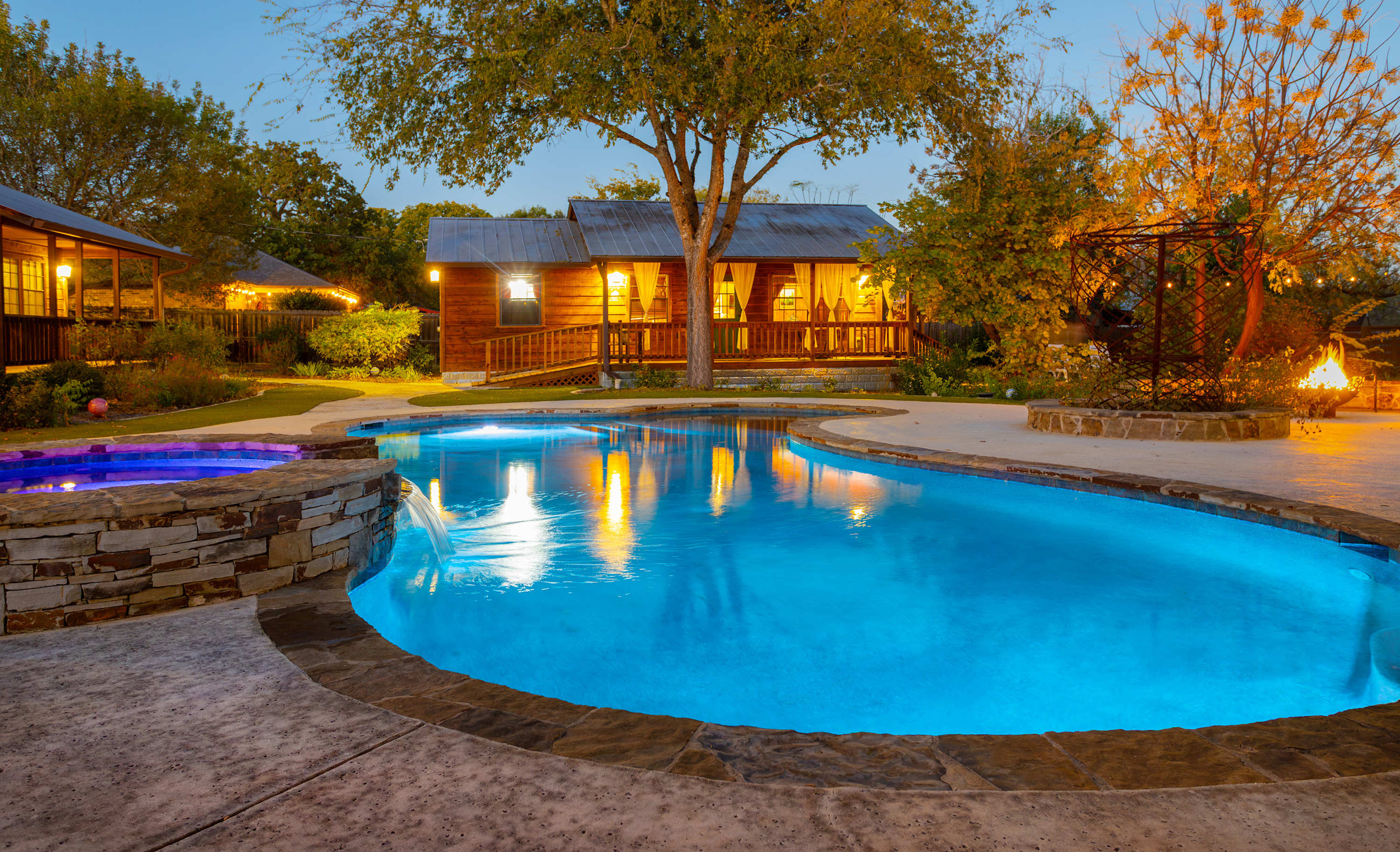 Cypress Creek Cabin Stay for 6 Access to Pool Hot Tub