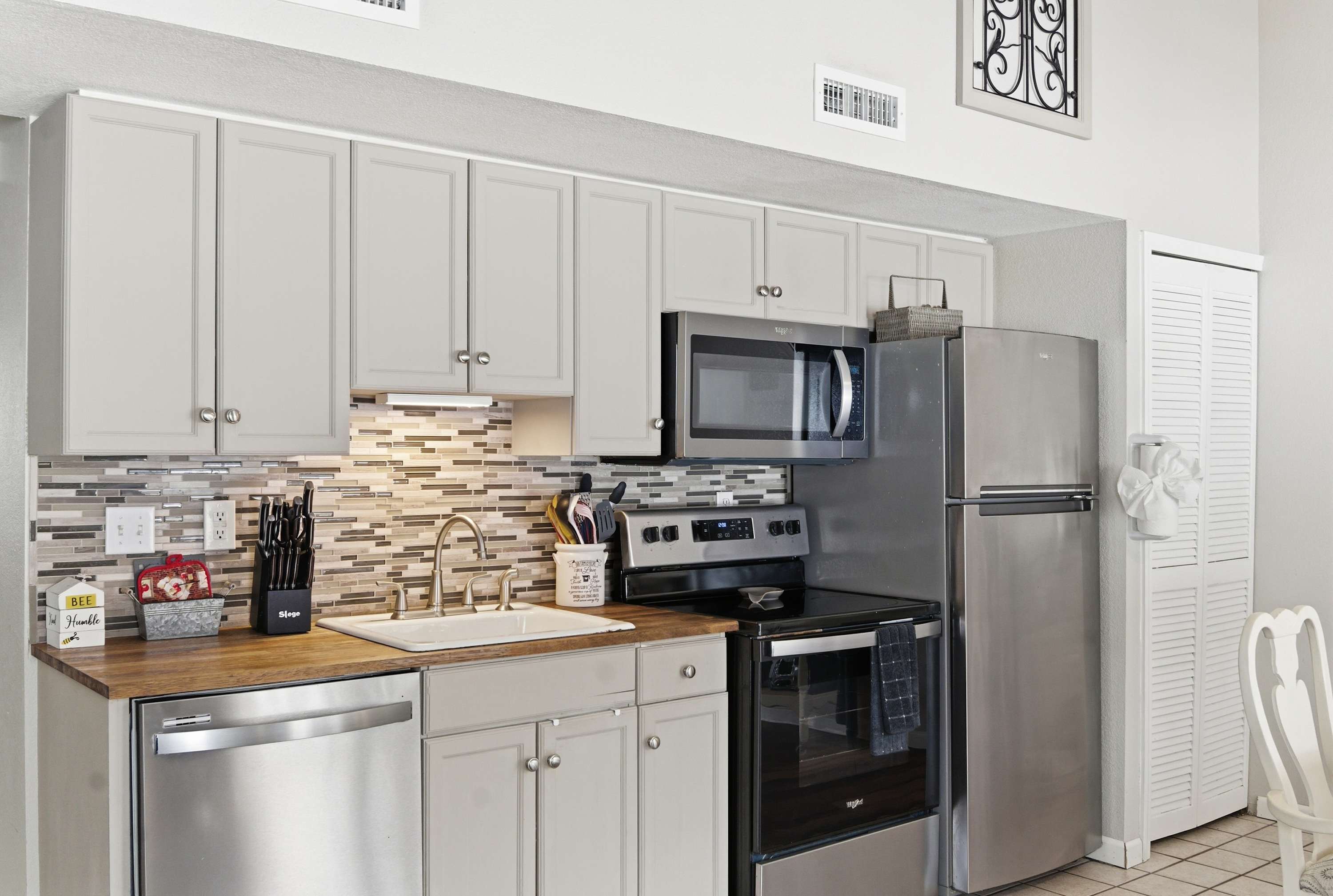 The open kitchen is well equipped for an unforgettable getaway​