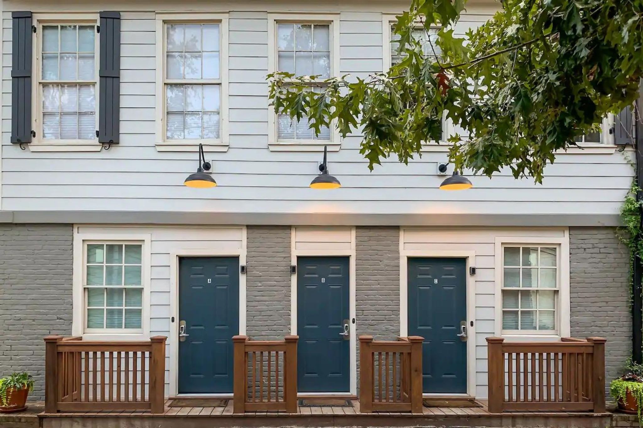 Historic Victorian District Retreat Sleeps 9! β Savannah, GA β vacation rental