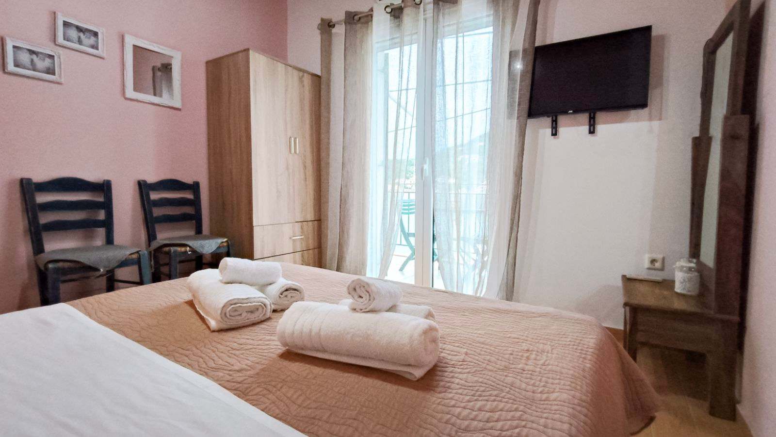 Lefkada Seascape Apt w Breathtaking Sivota Views in Lefkada — photo 4