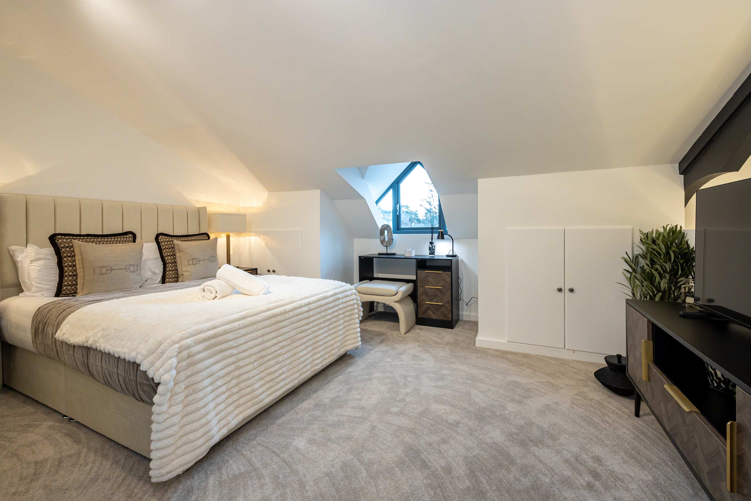 Luxury Church Conversion in Hale - Sleeps 4 in Cecil Road WA15 9NT - Property image 9 - VivreStays