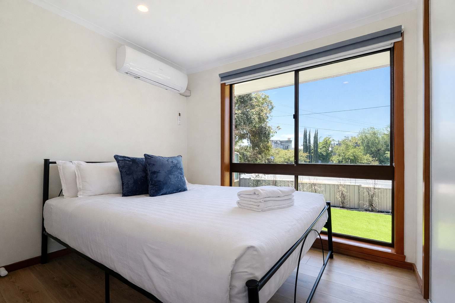 Light-Filled and Spacious 3BR Unit Near Yarra River
