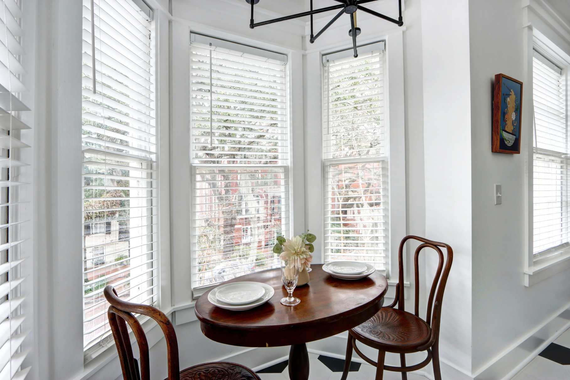 Perfect breakfast nook overlooking Jones Street and the gorgeous Live Oak canopies.