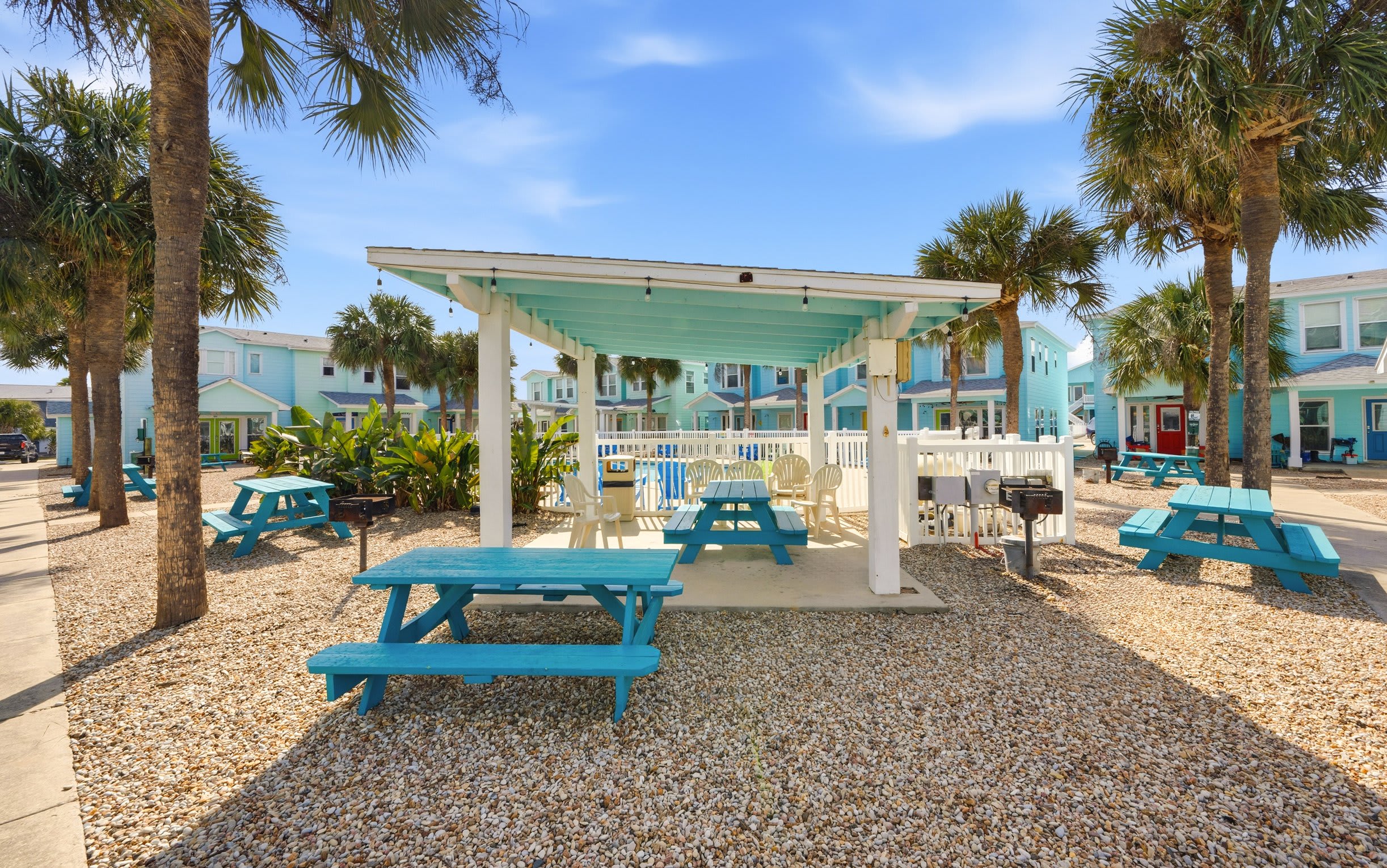 Private 3br home! - Bron's Beach Shack