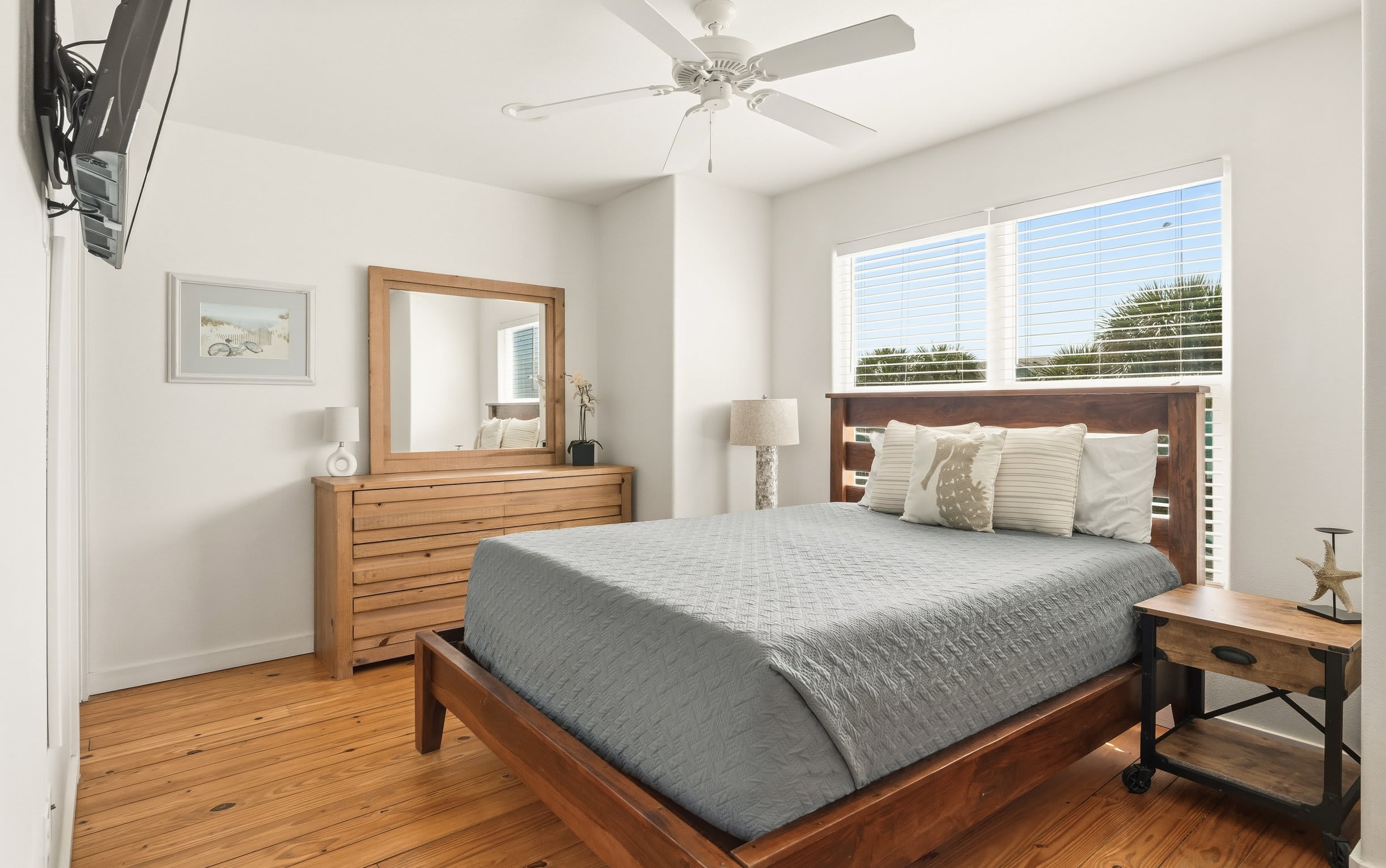 Private 3br home! - Bron's Beach Shack