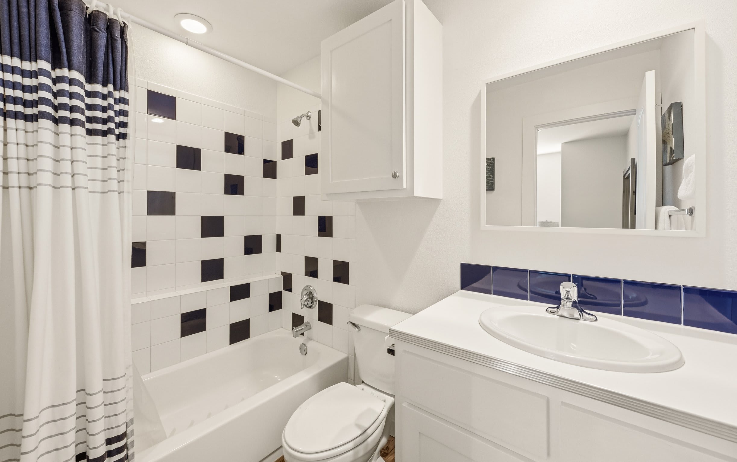 Private 3br home! - Bron's Beach Shack