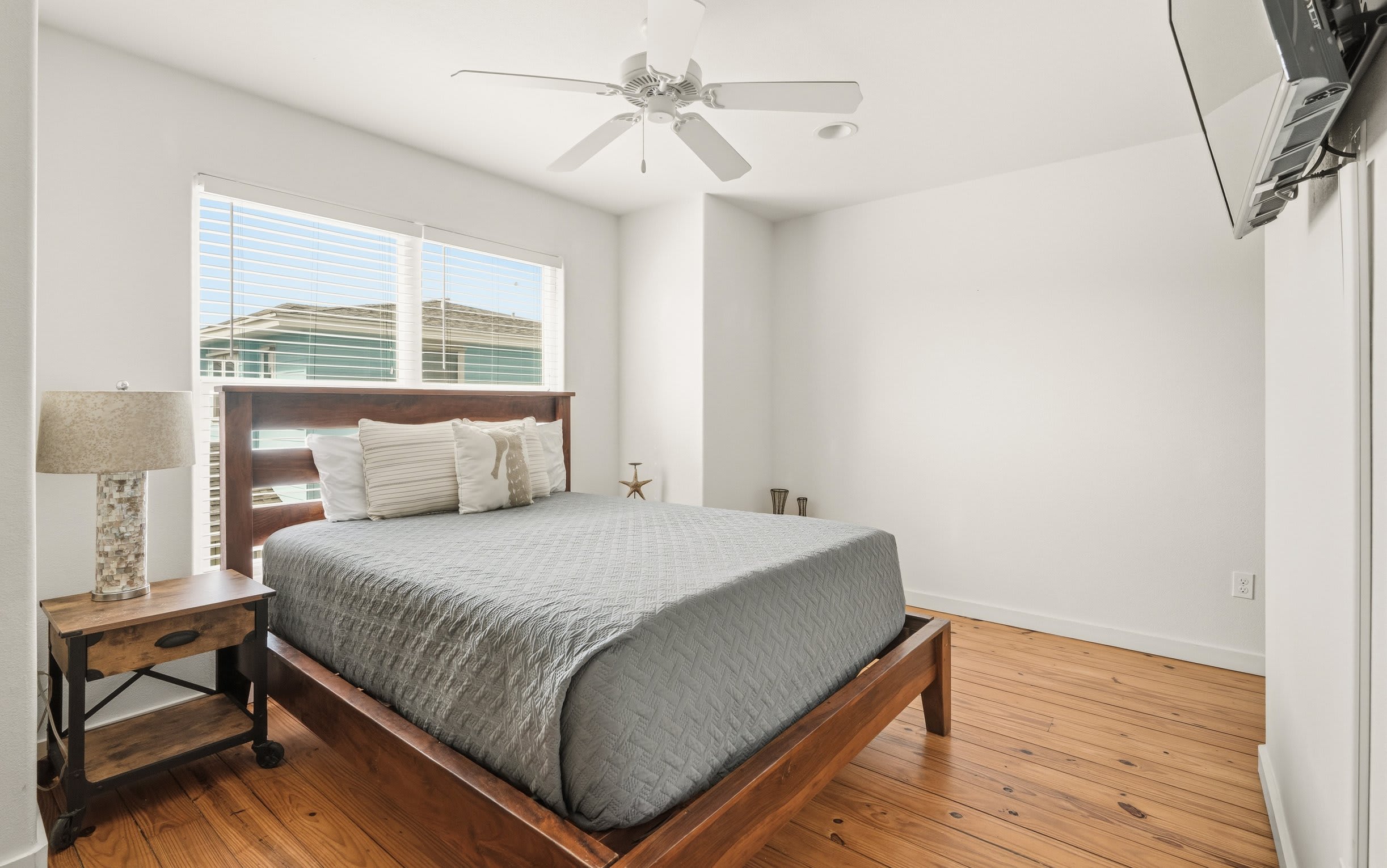 Private 3br home! - Bron's Beach Shack