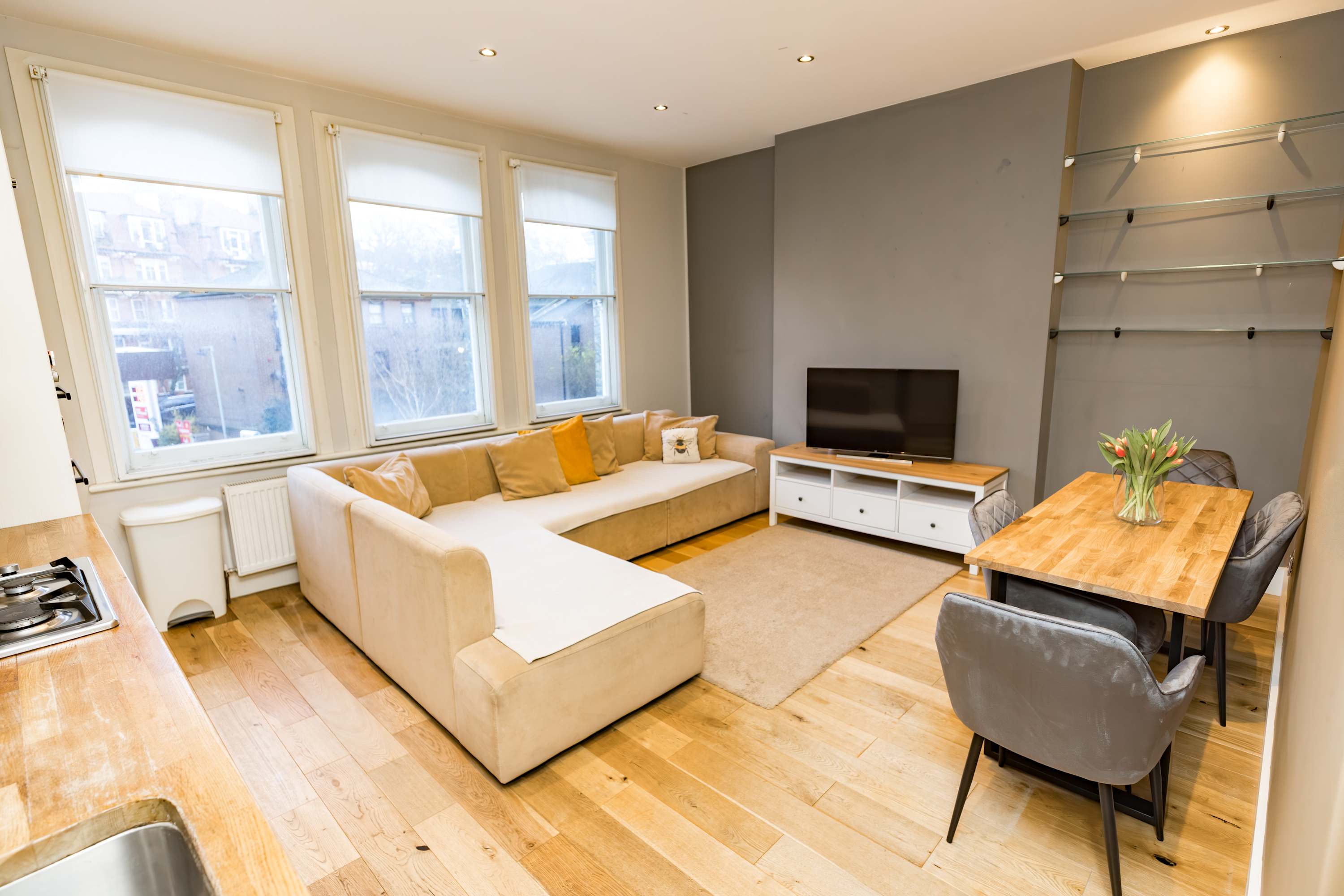 Cosy Chelsea 2 bed pad