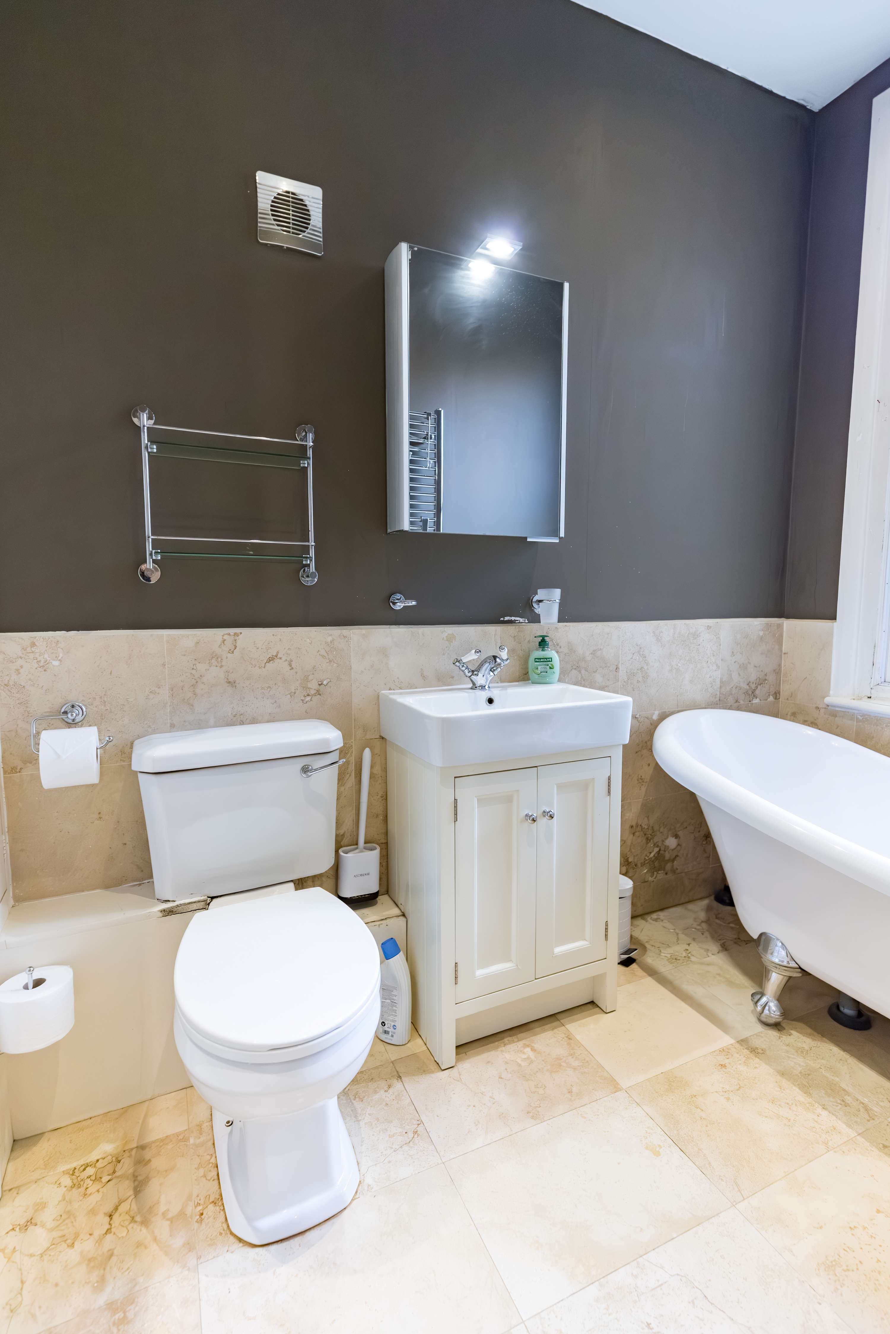 Cosy Chelsea 2 bed pad