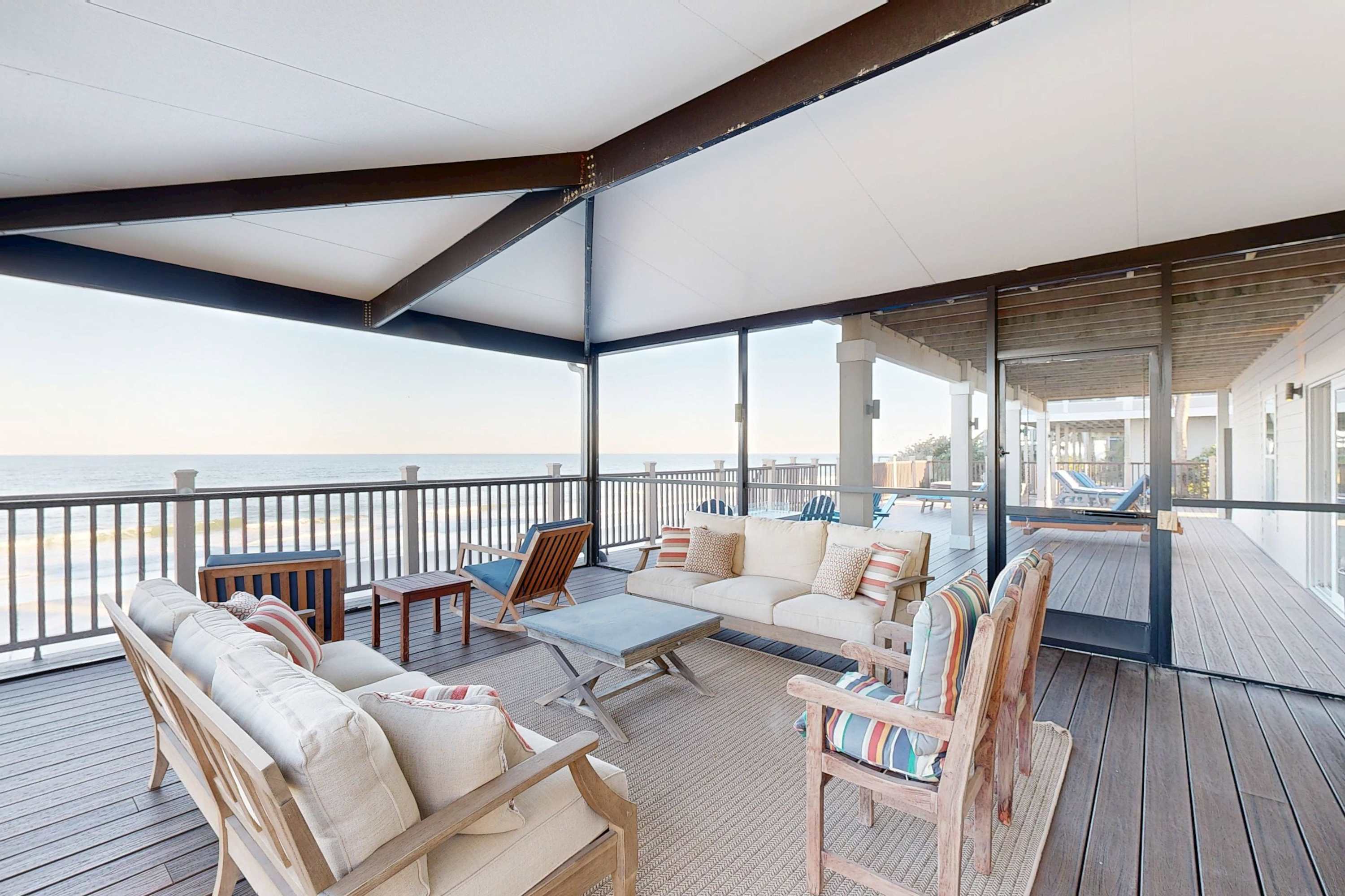 Beachfront Retreat, Hot Tub, Fire Table + Lrg Deck