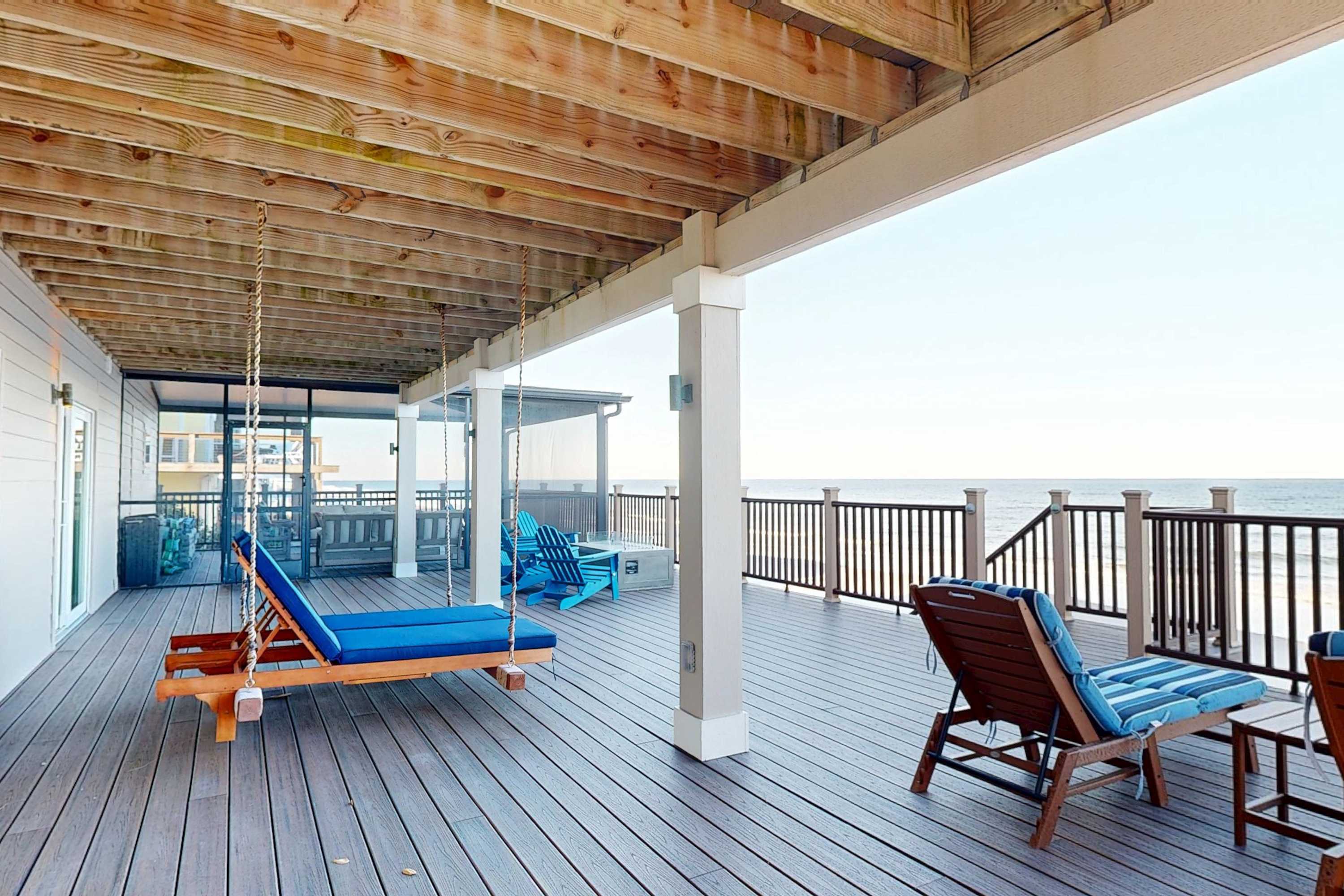 Beachfront Retreat, Hot Tub, Fire Table + Lrg Deck