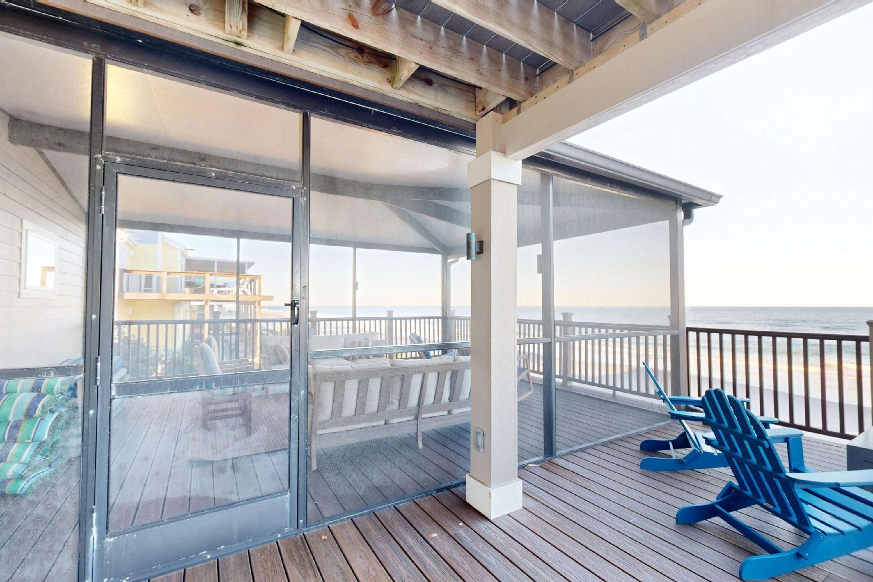 Beachfront Retreat, Hot Tub, Fire Table + Lrg Deck