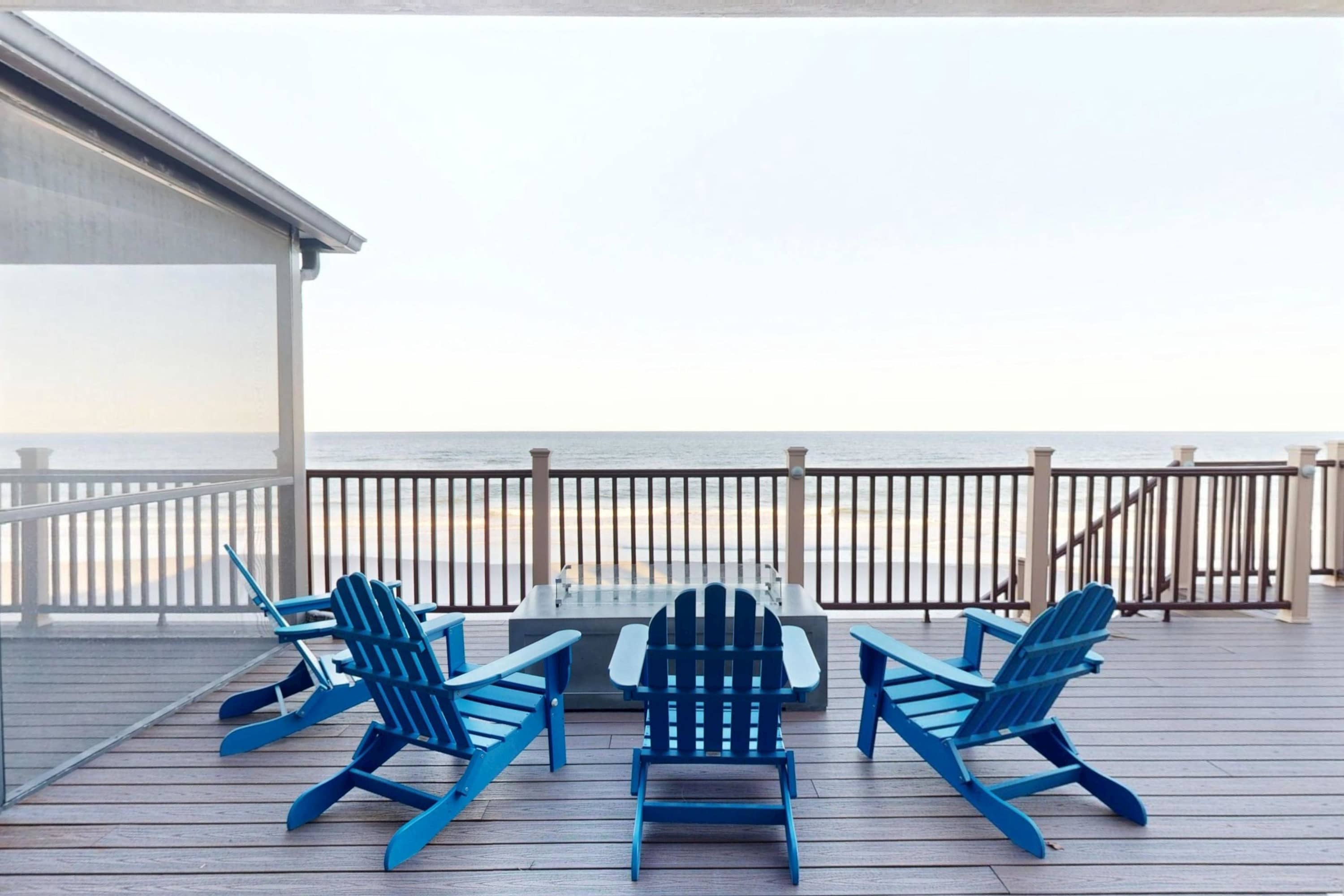 Beachfront Retreat, Hot Tub, Fire Table + Lrg Deck