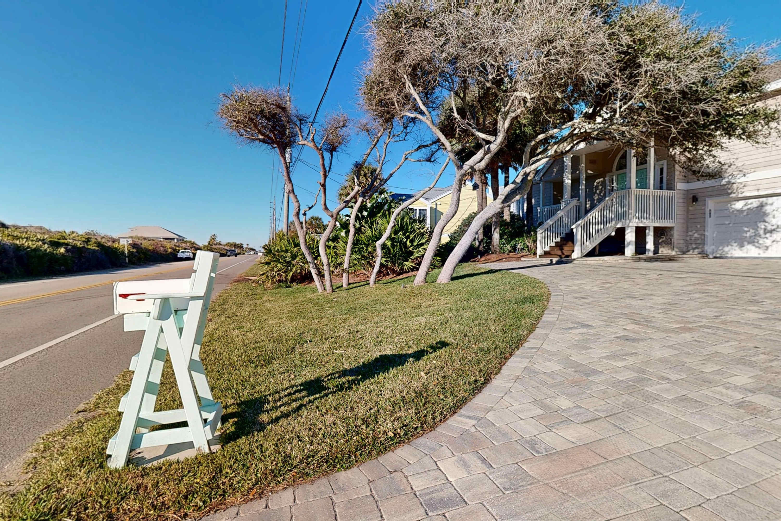 Beachfront Retreat, Hot Tub, Fire Table + Lrg Deck