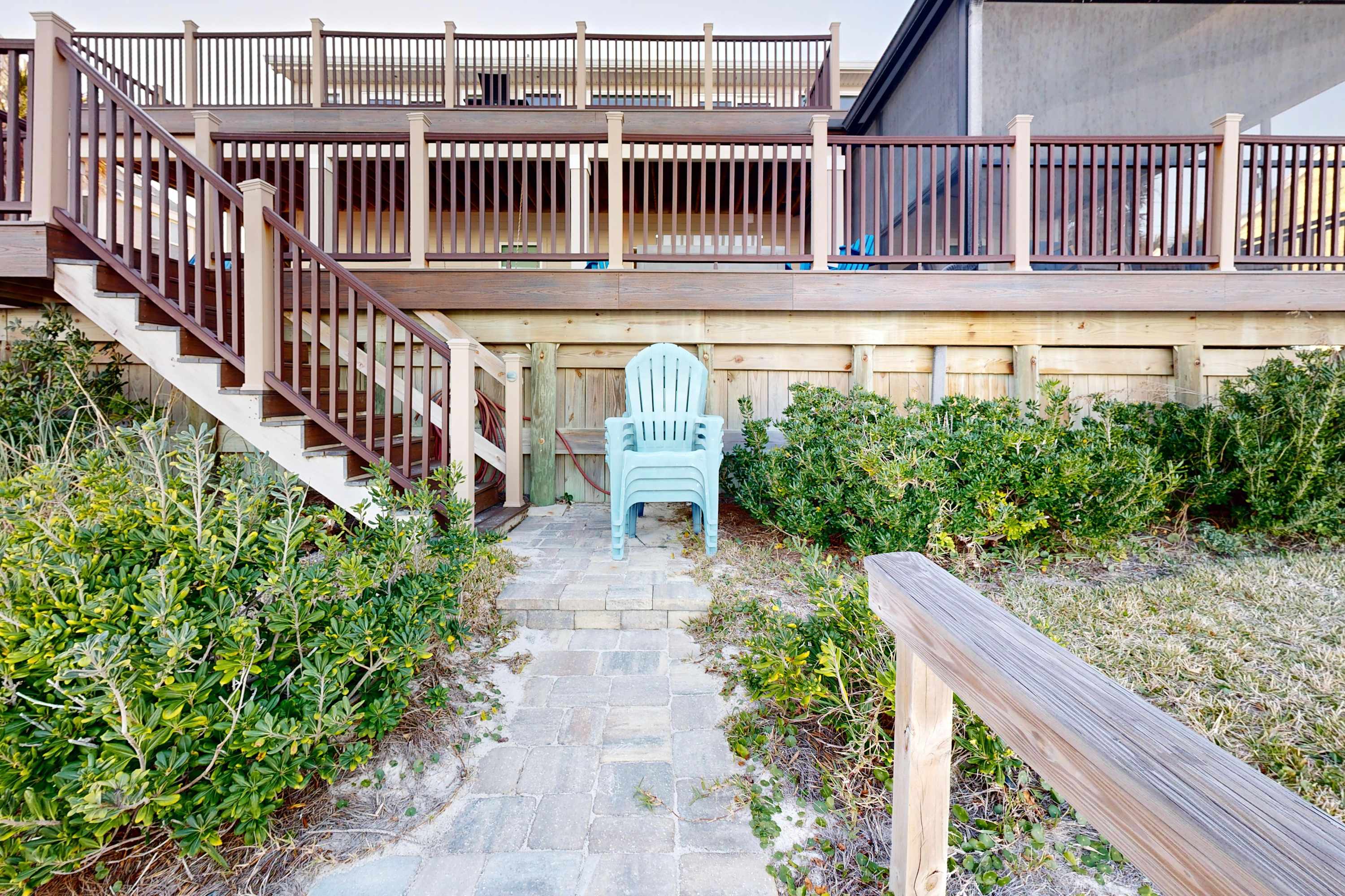 Beachfront Retreat, Hot Tub, Fire Table + Lrg Deck