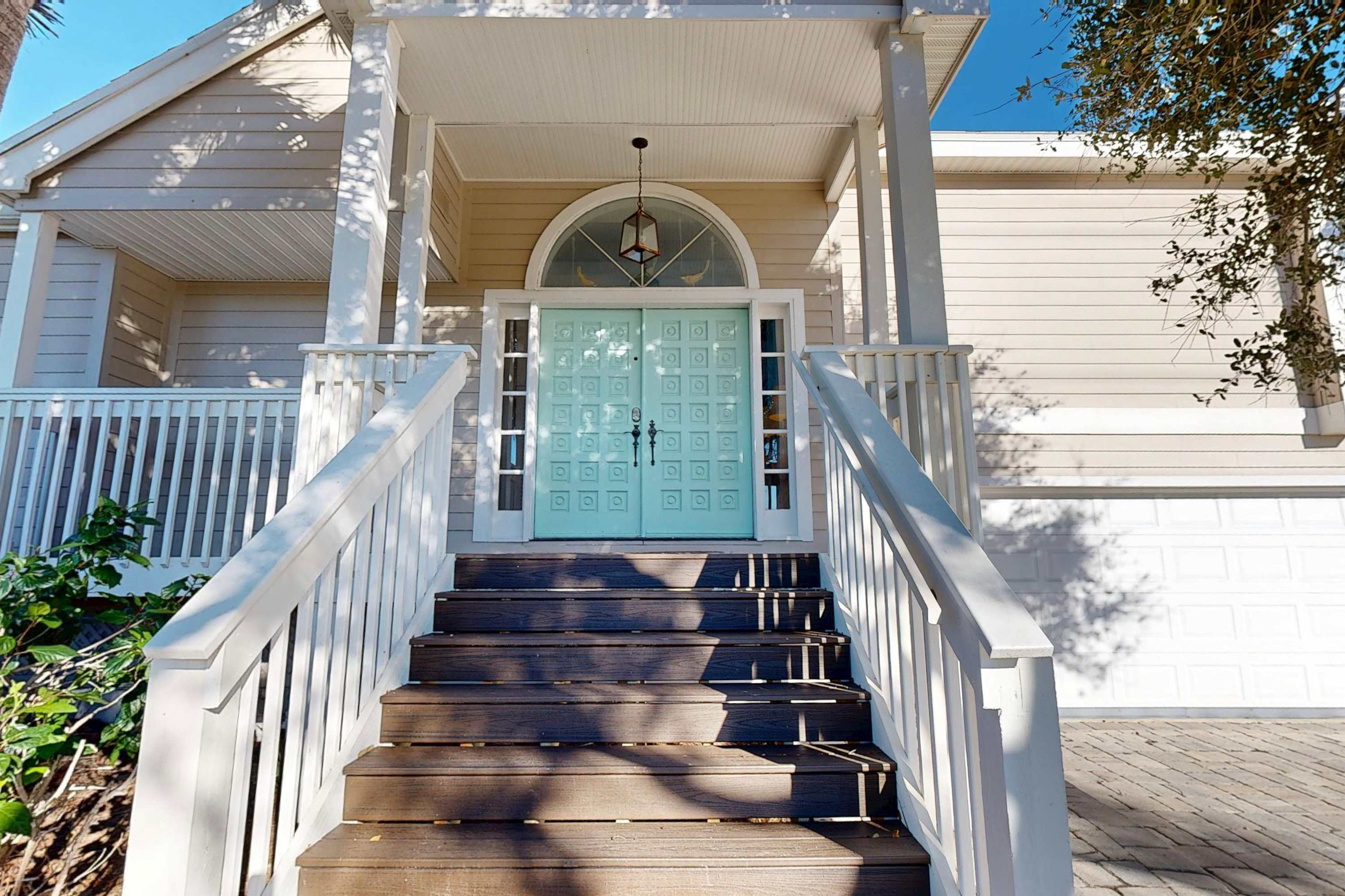 Beachfront Retreat, Hot Tub, Fire Table + Lrg Deck