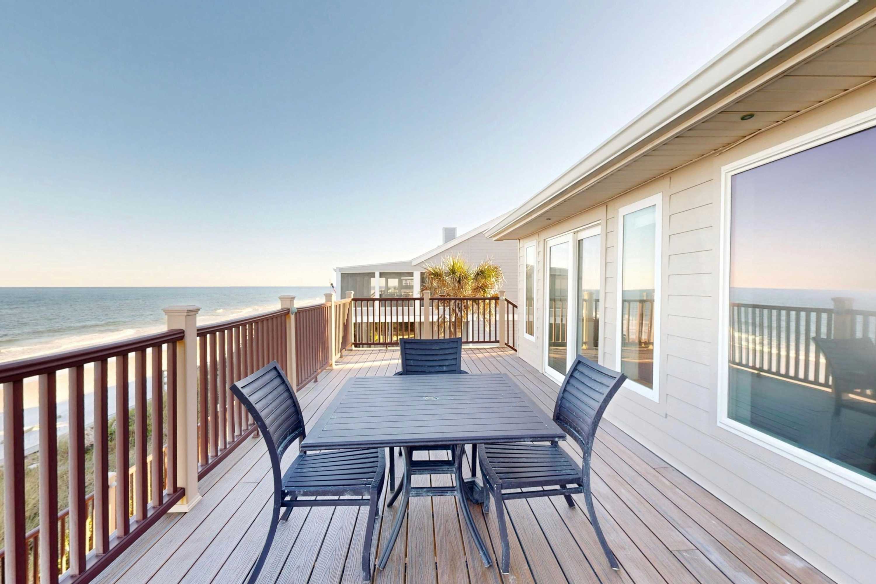 Beachfront Retreat, Hot Tub, Fire Table + Lrg Deck