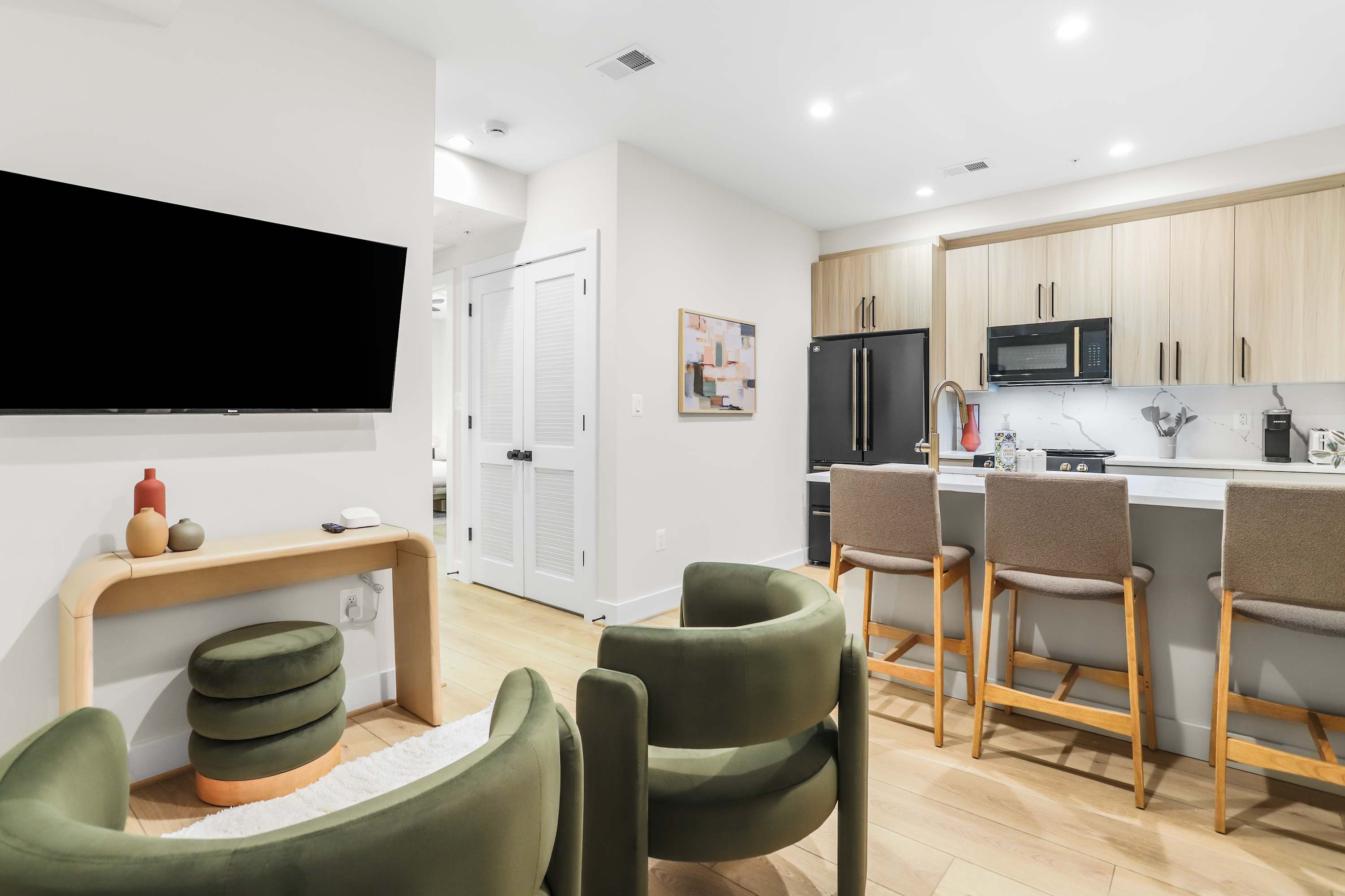 Sojourn Updated & Modern 2BR in NW — District of Columbia, DC — vacation rental
