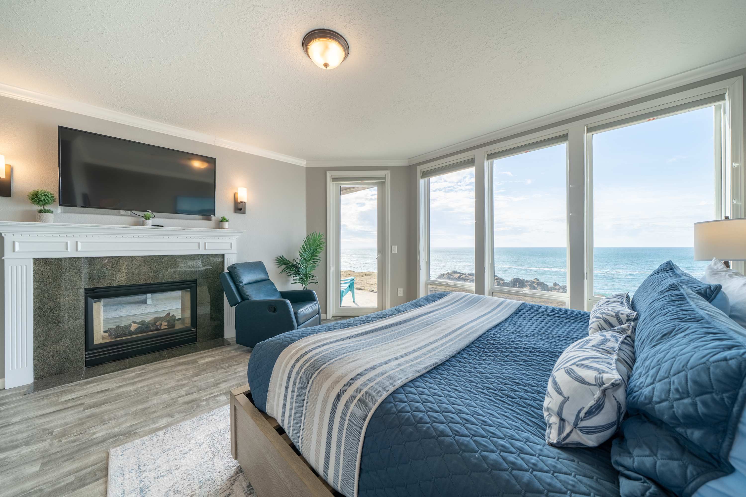 Oceanfront, Whale Watching, Pool | Thundering Sea