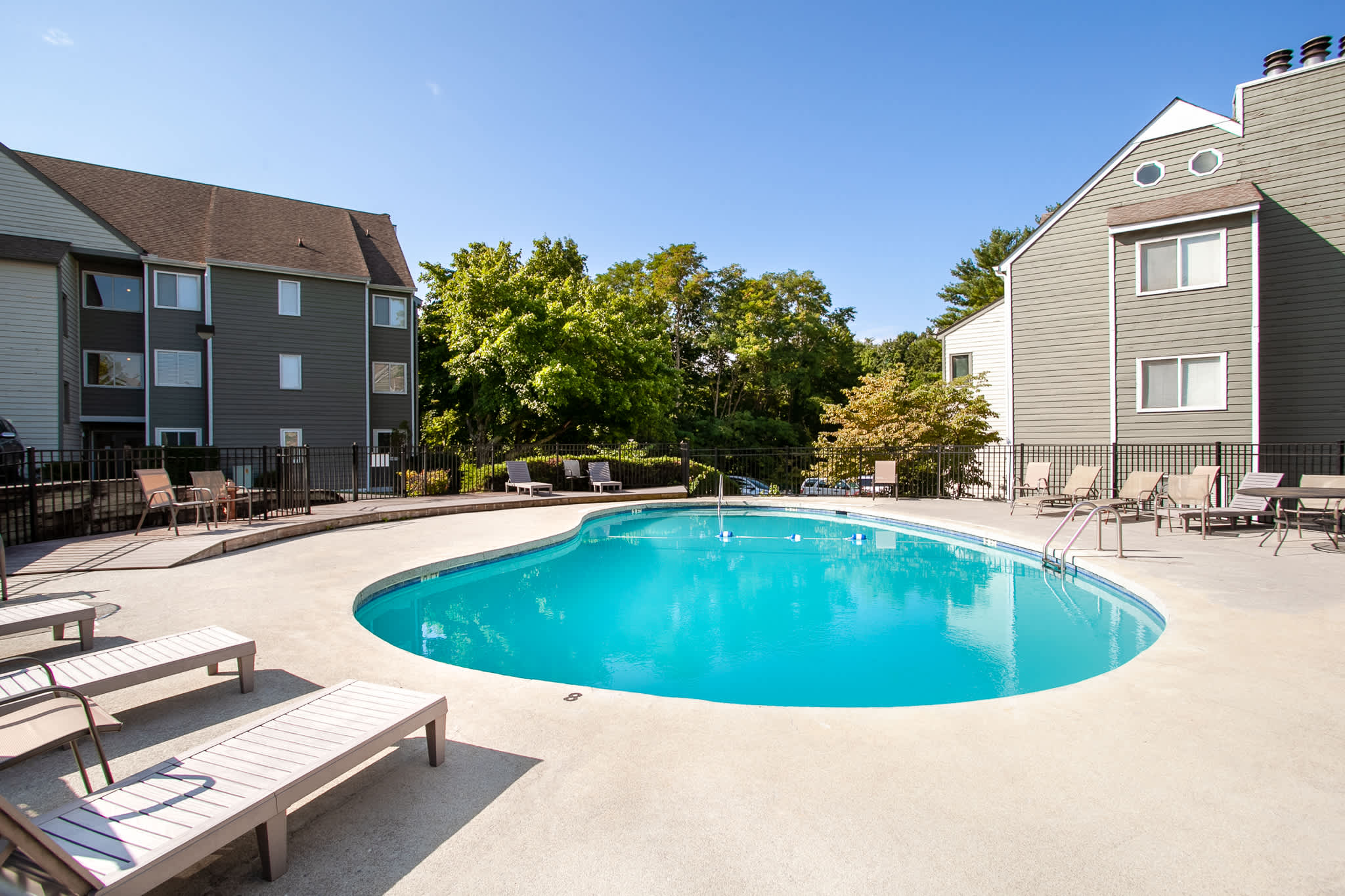 Seasonal outdoor swimming pool