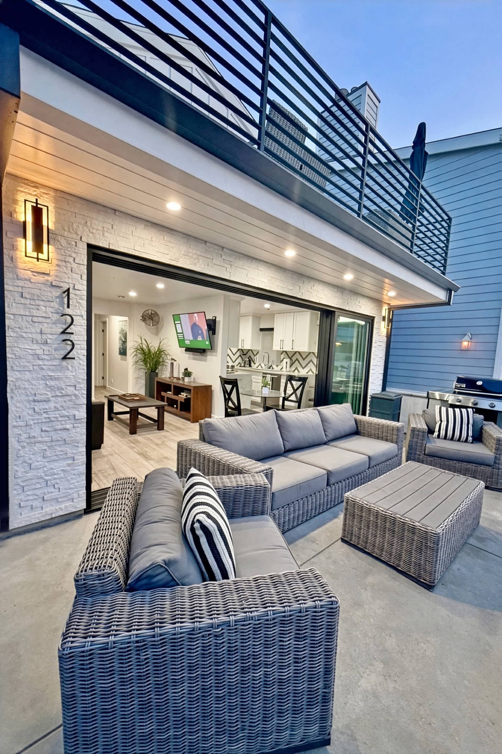 122 36th St A | Gorgeous + Modern Oasis w/ Huge Front Patio 3
