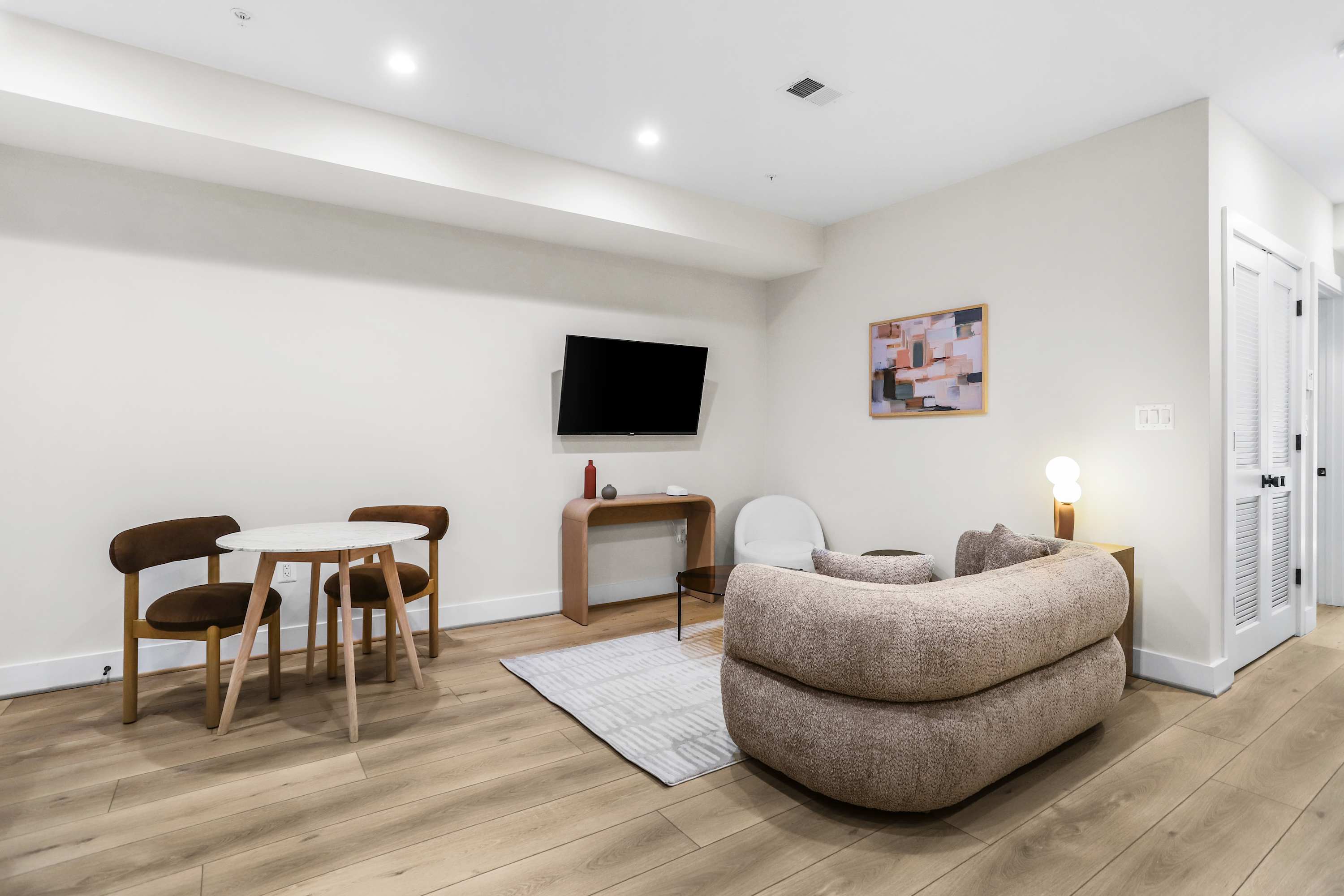 Sojourn Calm, Work-Friendly Retreat 5