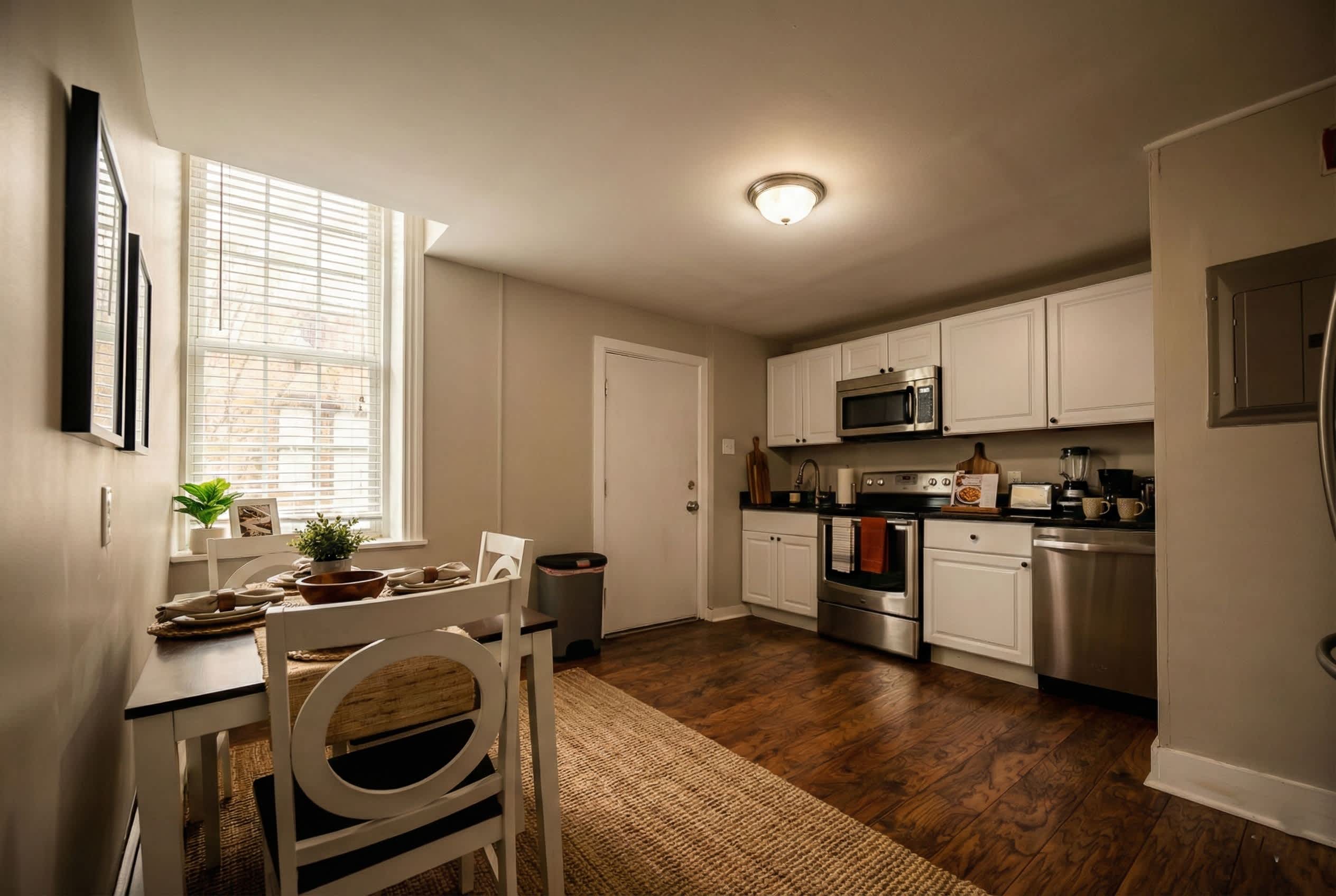 Stylish Historic Apartment - Queen Bed, Fast WiFi, Easy Parking! 3