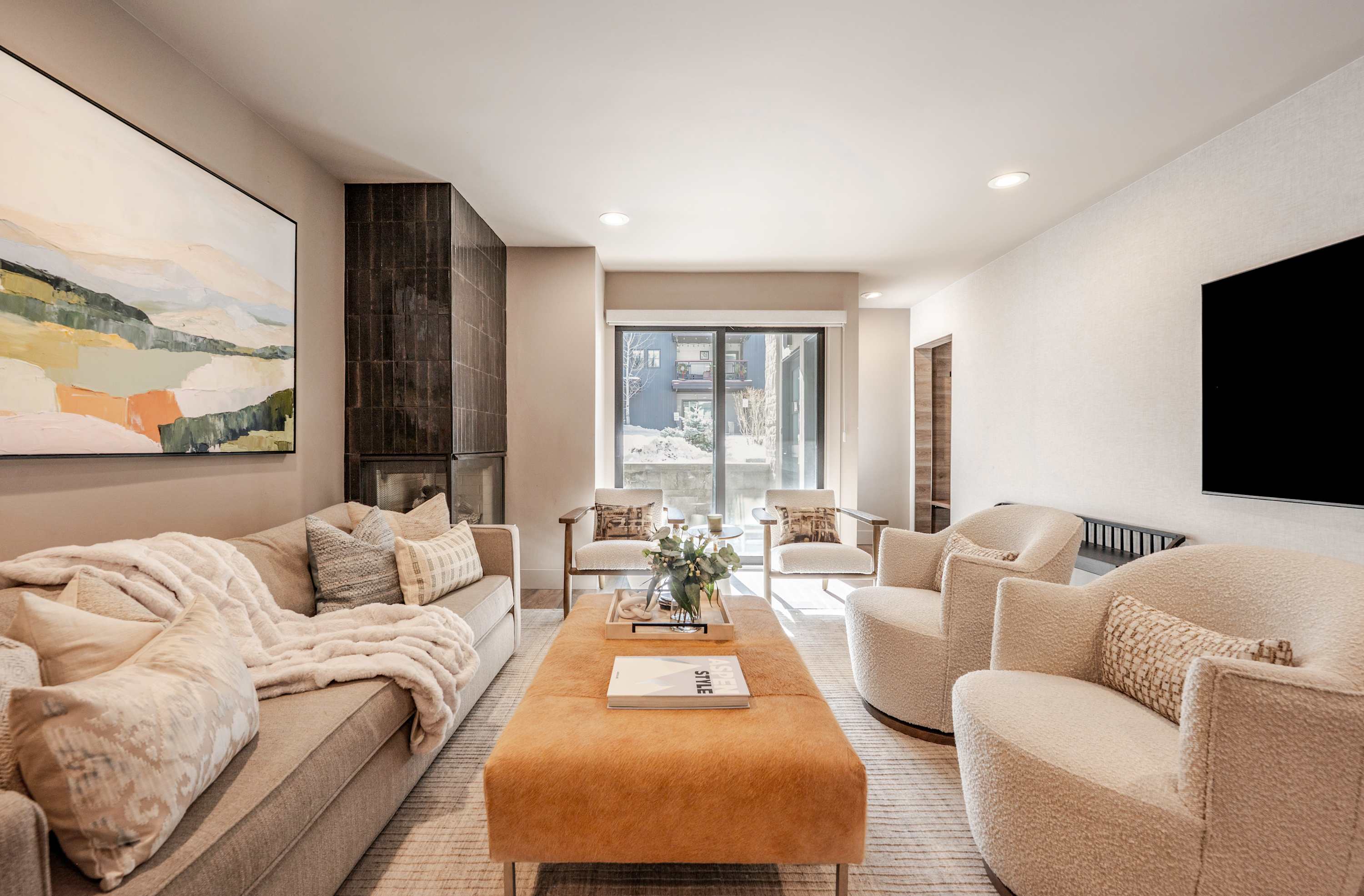 New Luxurious 4BR w Central A/C in Aspen's Core
