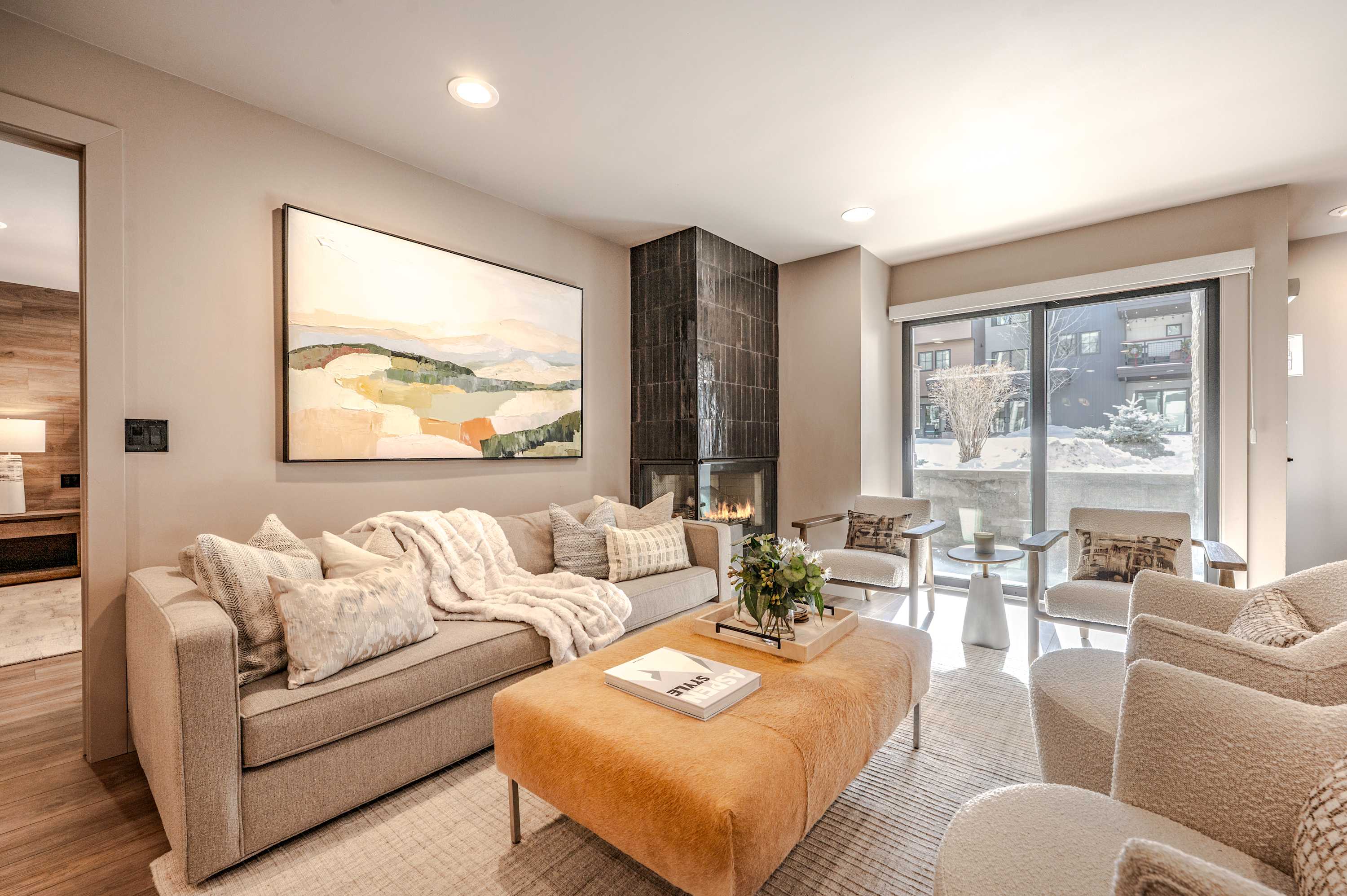 New Luxurious 4BR w Central A/C in Aspen's Core
