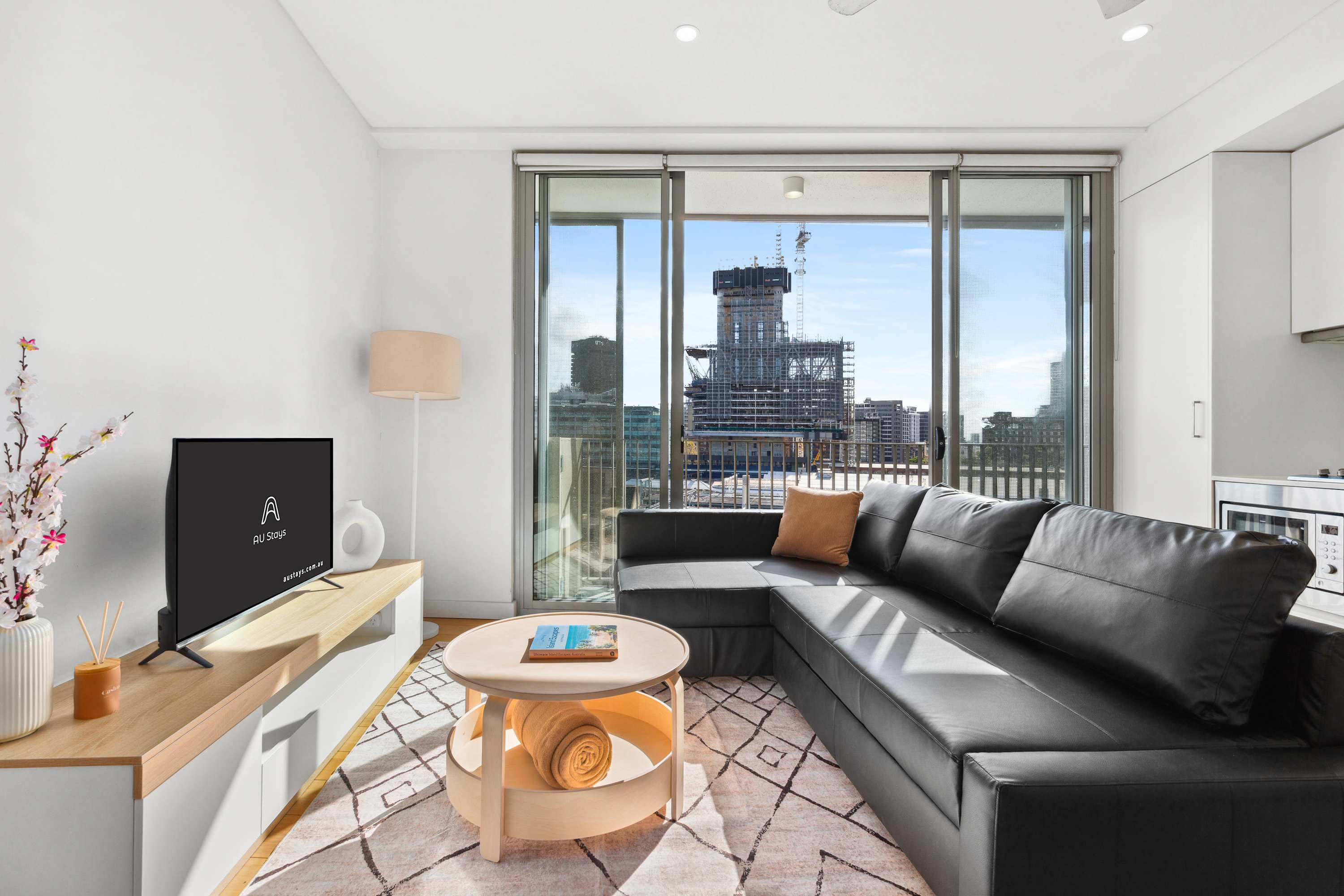 Central peaceful 1 bedroom with balcony & aircon