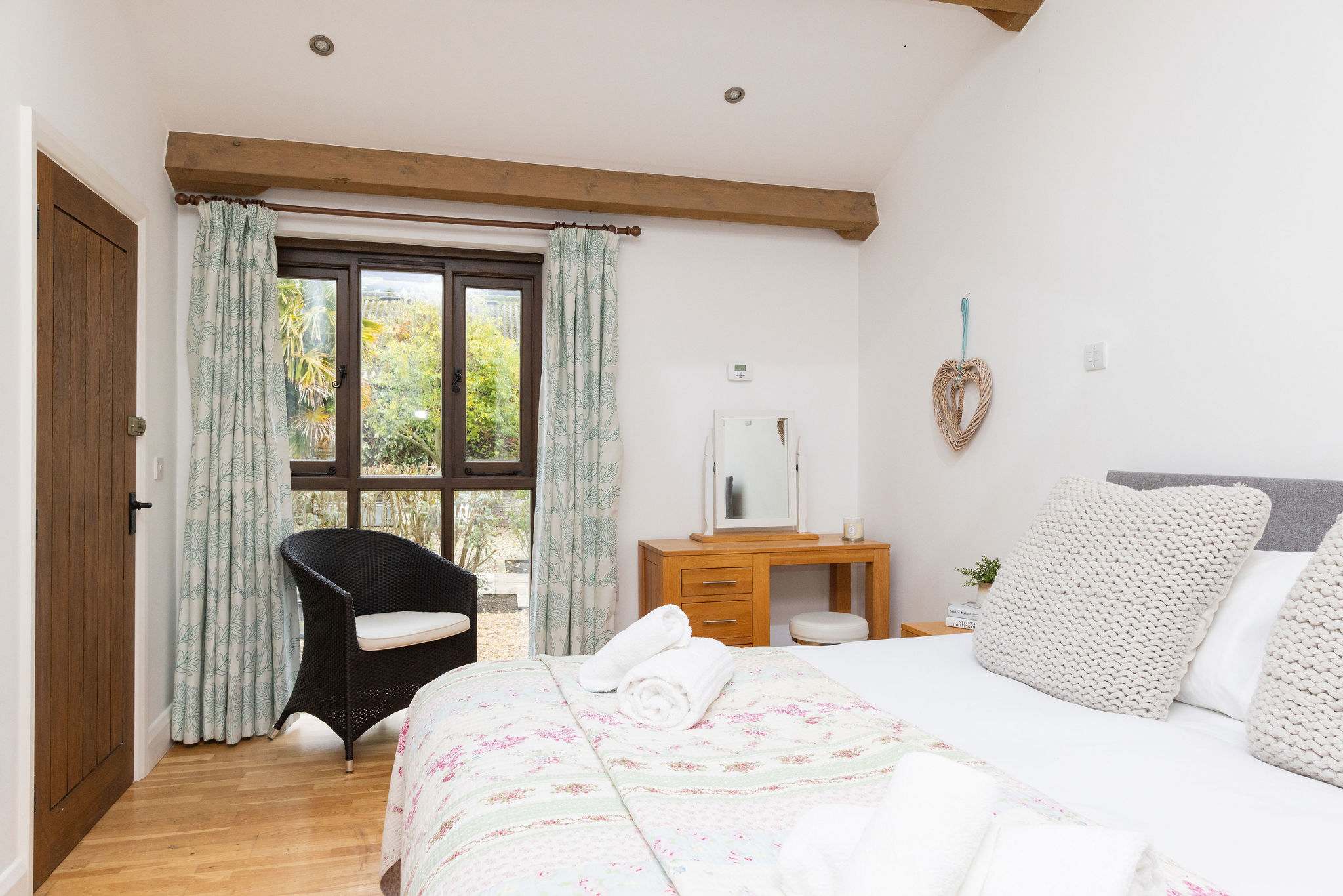 The large windows to the self-contained ensuite rooms let in plenty of light and sunshine.