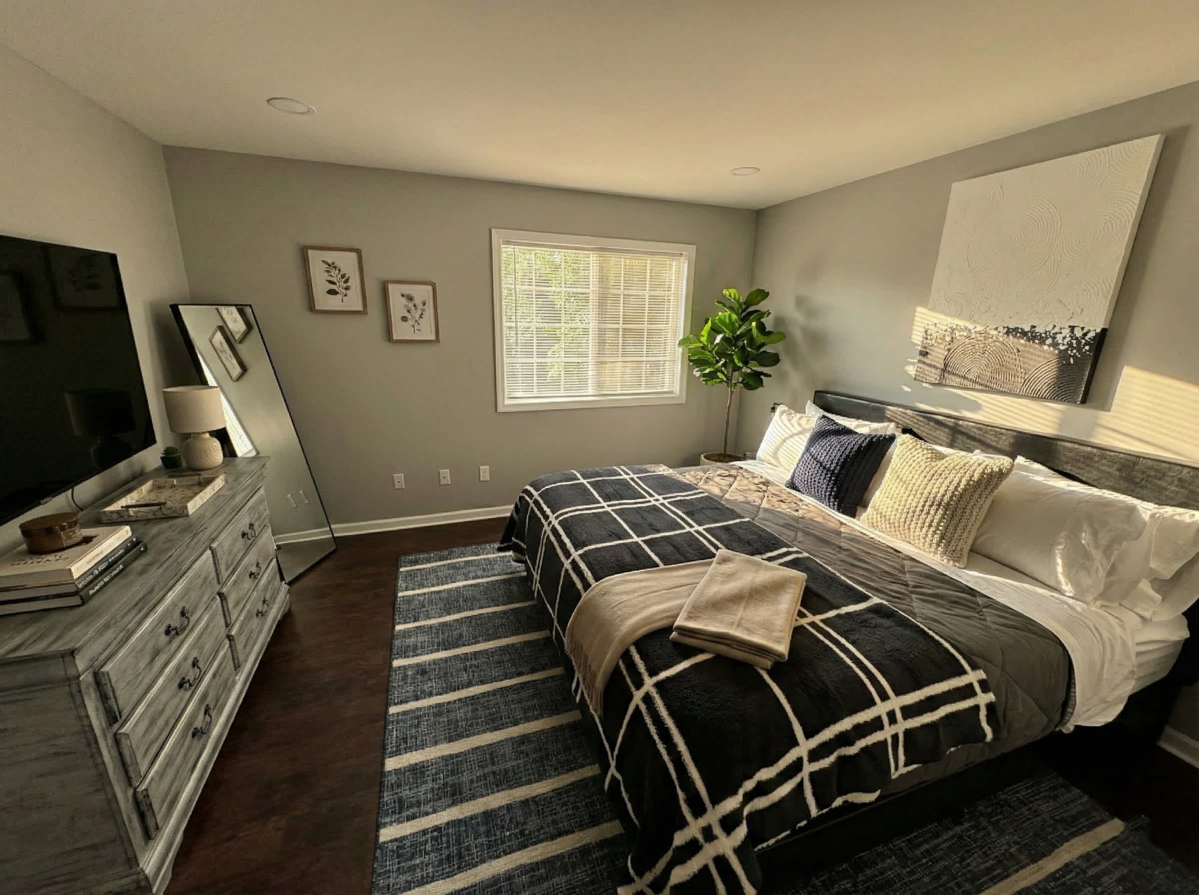 Cozy Modern 3 Bed Villa with parking 2